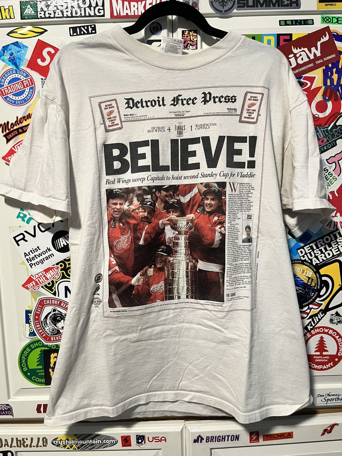 Vintage Red wings Detroit free press newspaper tshirt Size US L / EU 52-54 / 3 - 1 Thumbnail