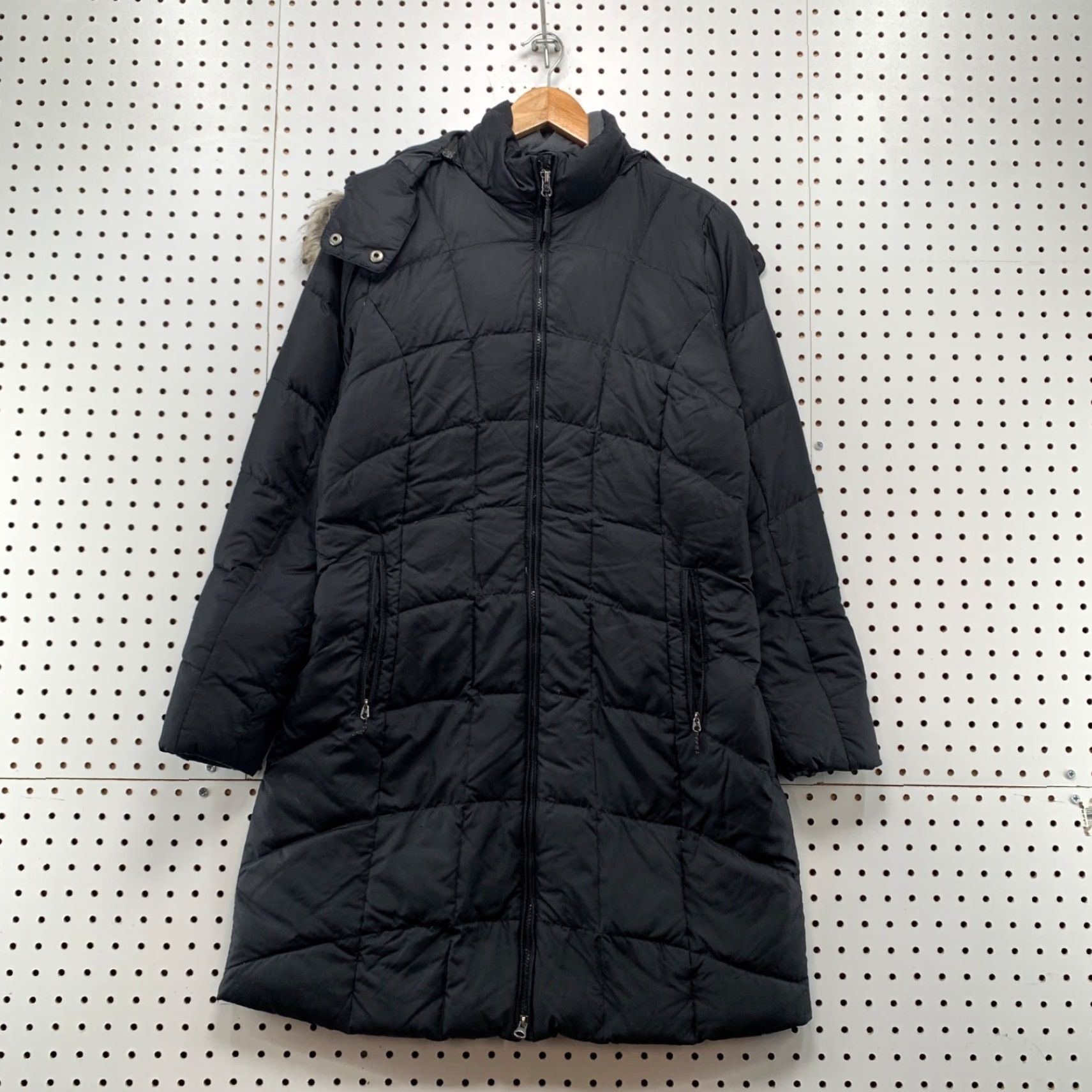 Eddie Bauer Eddie Bauer Quilted Down Puffer Coat Womens Medium Black Hooded Faux Fur Long Coat Size M / US 6-8 / IT 42-44 - 2 Thumbnail