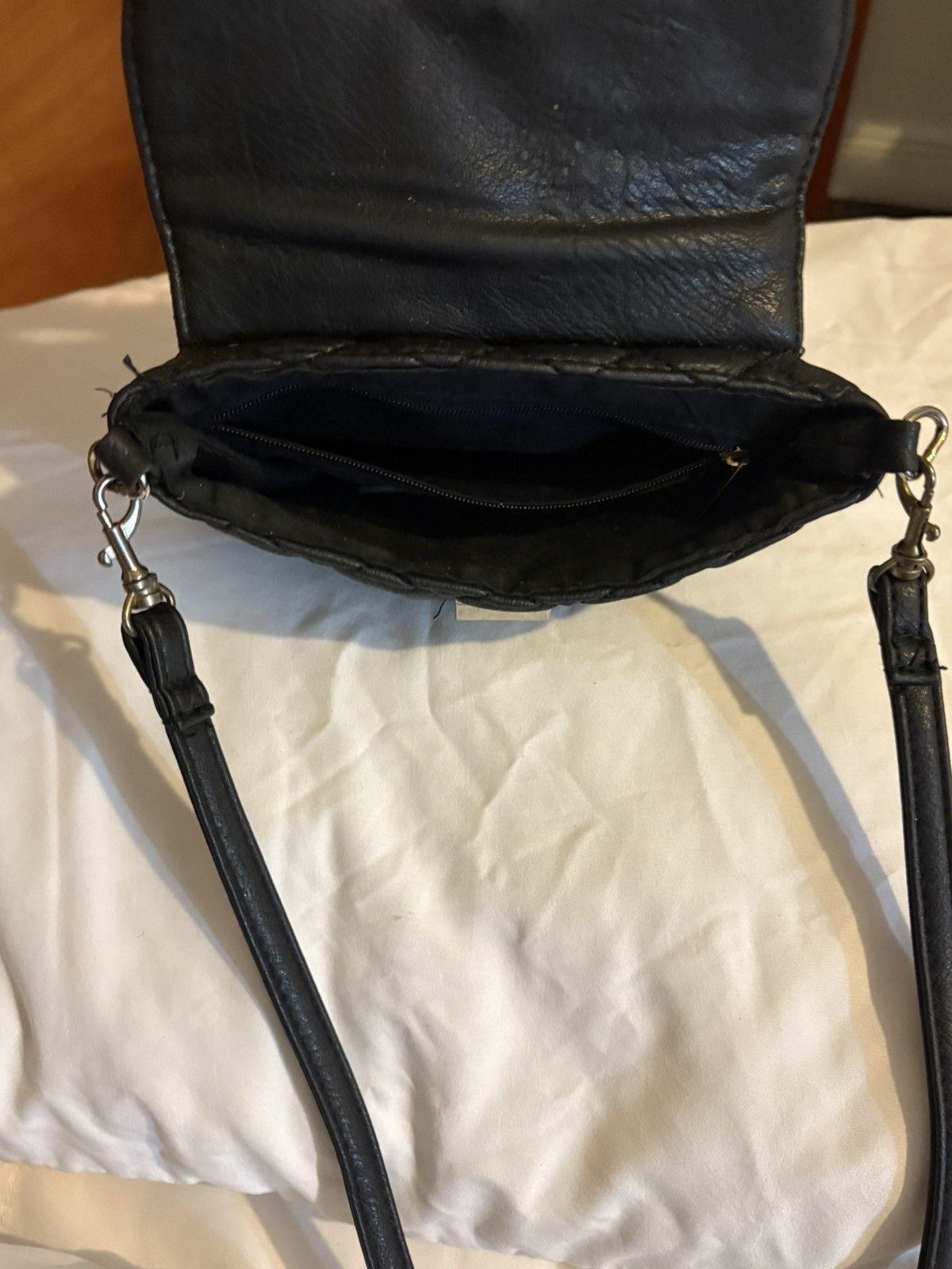 Other Black Quilted Shoulder Bag Silver Turn Lock Accent Pockets Size ONE SIZE - 5 Thumbnail