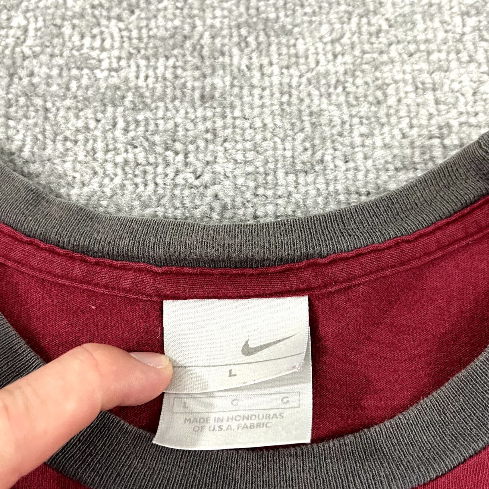 Nike VINTAGE Nike Crewneck Shirt Men Large Red Logo Distressed Y2K Classic Size US L / EU 52-54 / 3 - 3 Thumbnail
