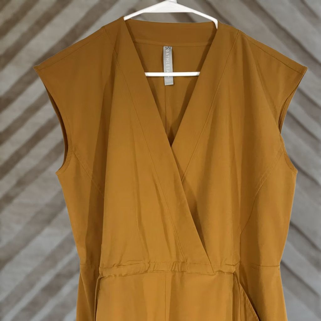 Athleta ATHLETA WOMEN'S S SMALL GOLD SHORT SLEEVE V NECK POLYESTER BLEND ROMPER Size 28" / US 6 / IT 42 - 1 Thumbnail