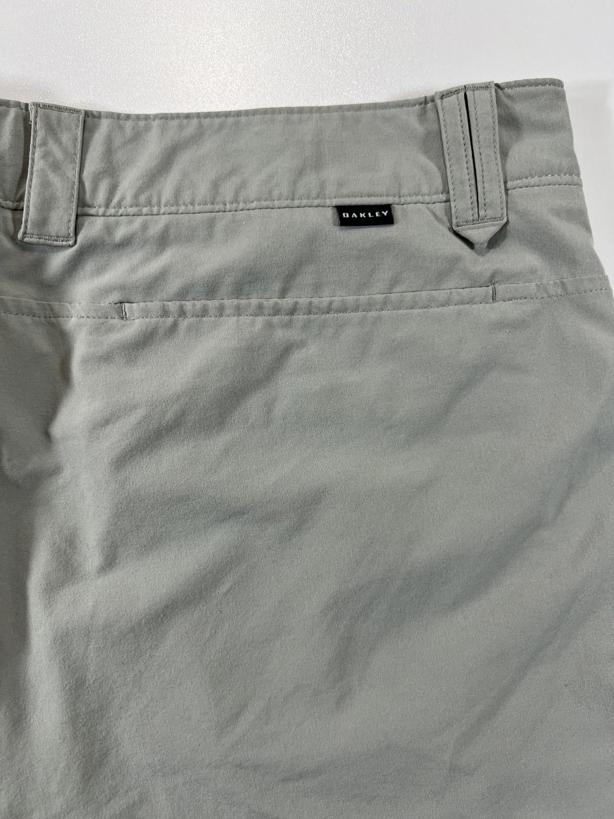 Oakley Oakley Men's Light Grey Casual Shorts Size US 34 / EU 50 - 10 Thumbnail