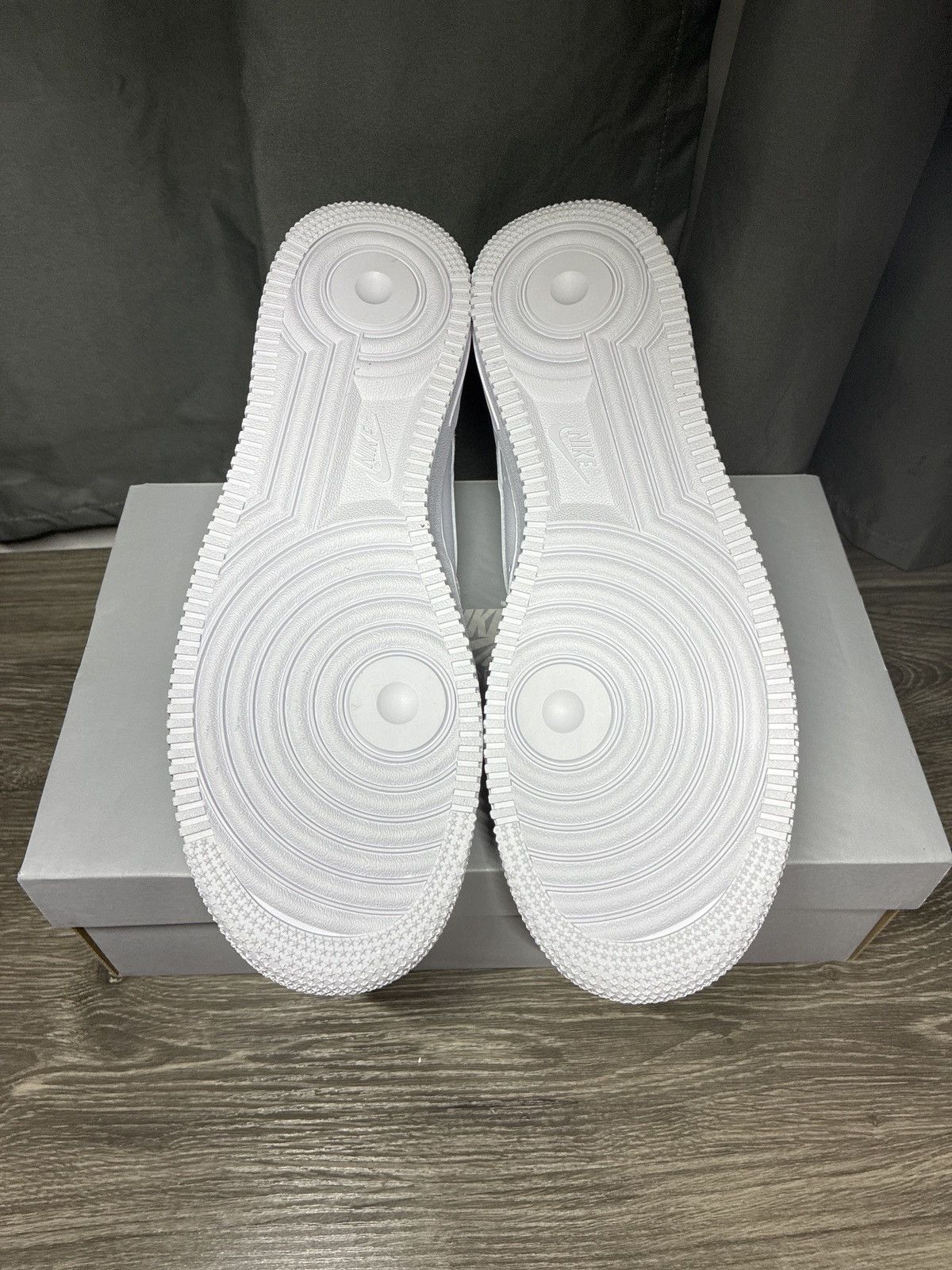 Nike WHITE AIRFORCES Size US 9 / EU 42 - 3 Thumbnail