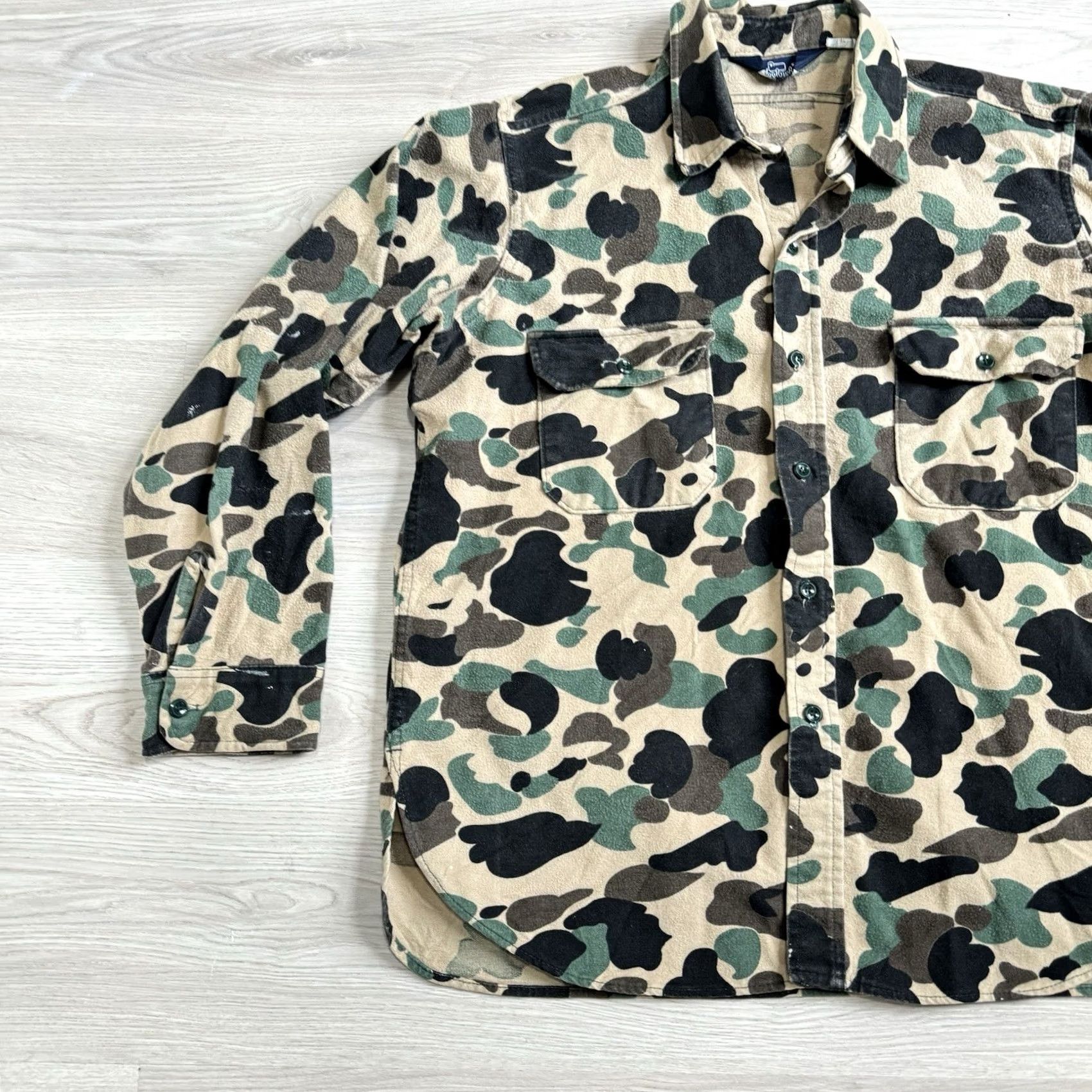 Vintage VINTAGE Woolrich Camouflage Button-Up Shirt XL Men 80s Camouflage Pattern Green Cotton Long Sleeve Collared Shirt Button-Down Mens Size US XL / EU 56 / 4 - 2 Thumbnail