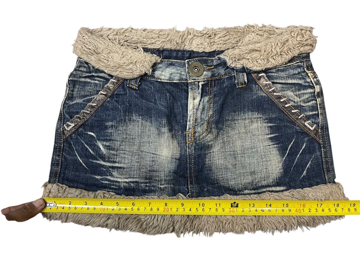 Japanese Brand Vintage Q.CO.CO Happy Valley Fur Mini Skirt Streetwear Size 30" / US 8 / IT 44 - 6 Thumbnail