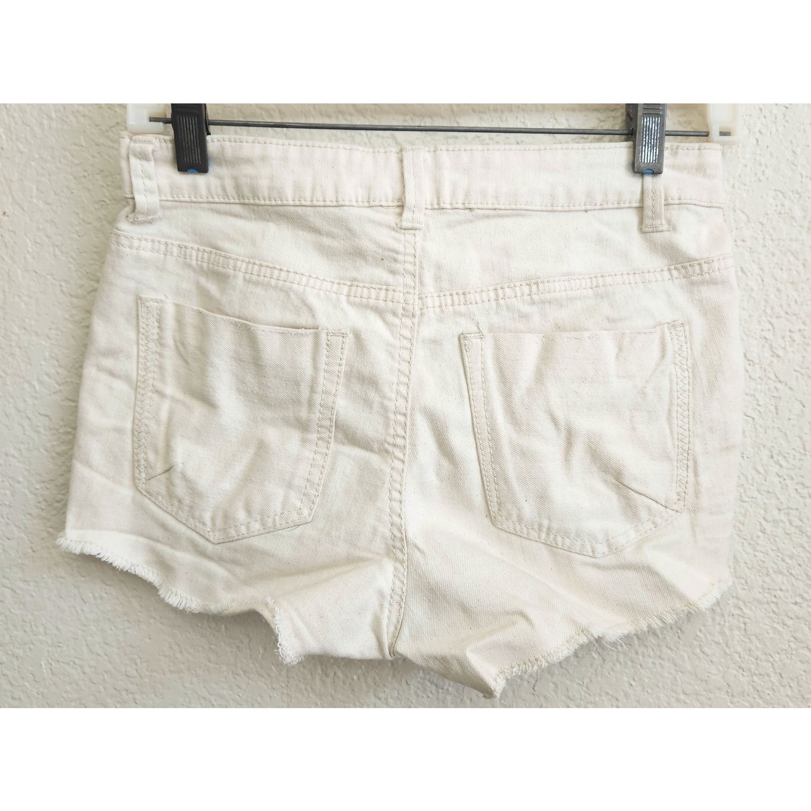 Other Mossimo Cream Frayed Hem Crochet Front Denim Short 5 Juniors Size 28" / US 6 / IT 42 - 2 Thumbnail