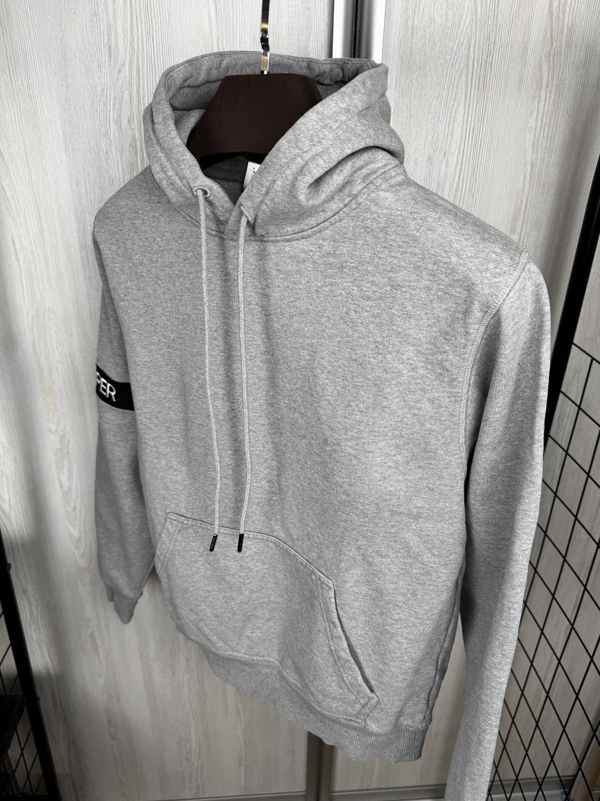 Daily Paper Daily Paper Captain Grey Sleeve logo Hoodie size XS Size US XS / EU 42 / 0 - 7 Thumbnail