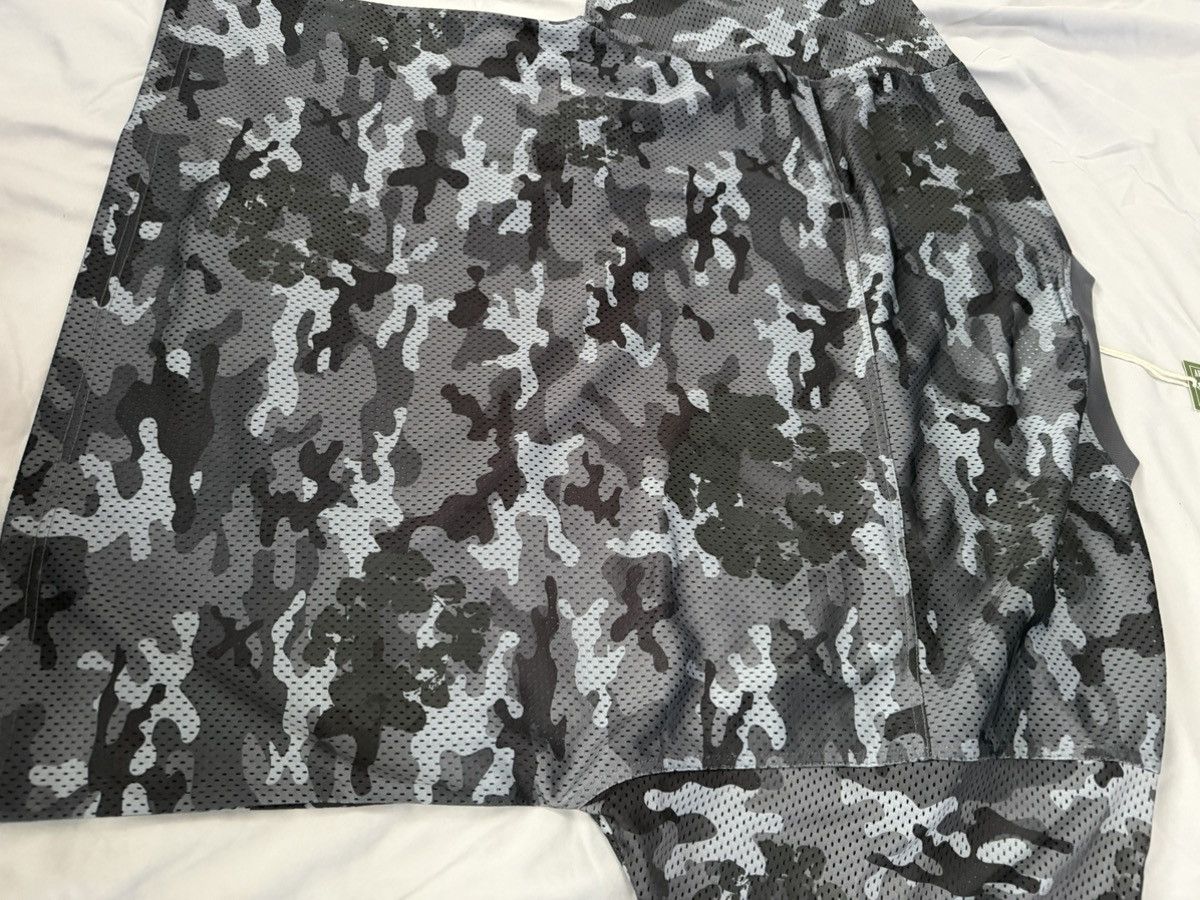 DENIM TEARS DENIM TEARS BLACK CAMO WREATH MESH FOOTBALL JERSEY IN XL Size US XL / EU 56 / 4 - 5 Thumbnail