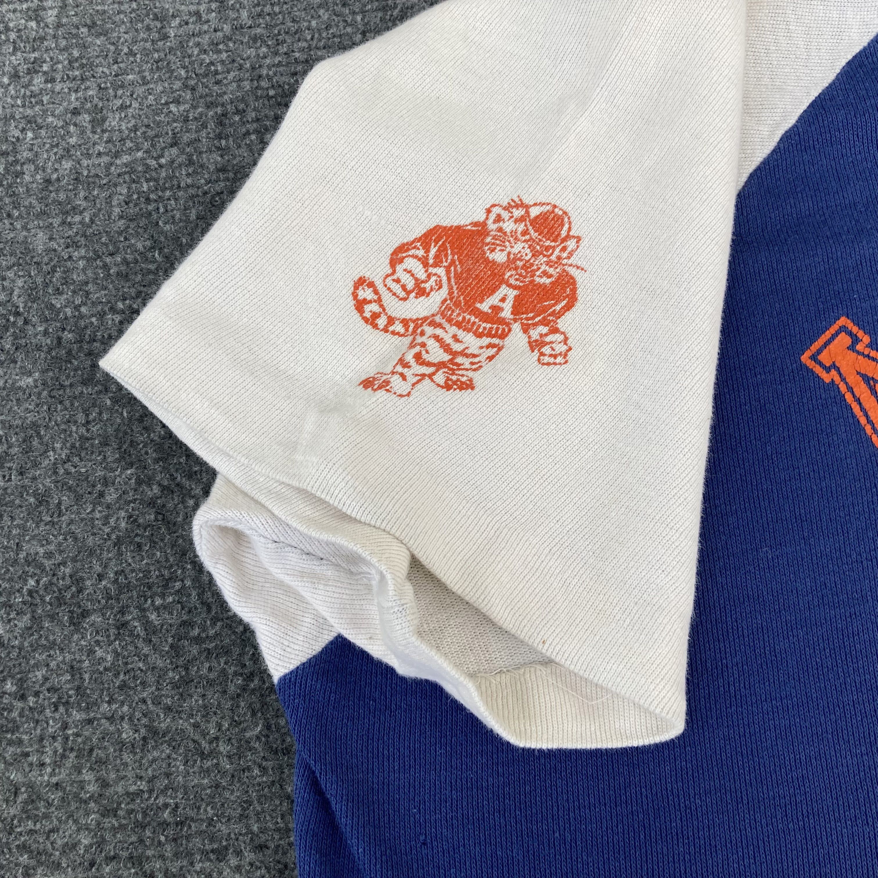 Vintage Vintage Auburn University Tigers Artex 60s Vtg 70s T Shirt Size US M / EU 48-50 / 2 - 8 Thumbnail