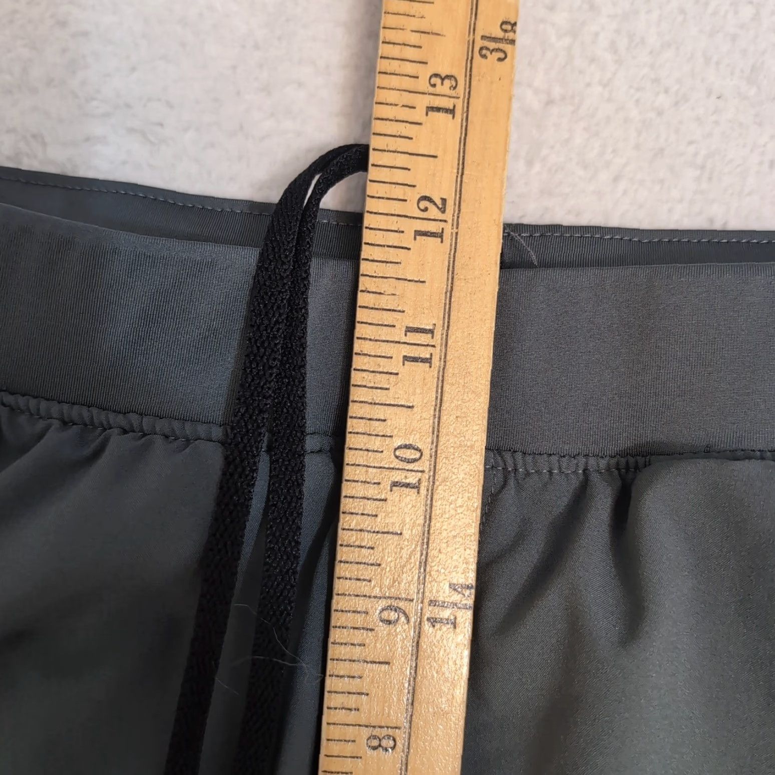 Under Armour VINTAGE? Under Armour Men's UA Launch Run 4" Shorts Large Black Gray 26"x4" Size US 26 / EU 42 - 5 Thumbnail