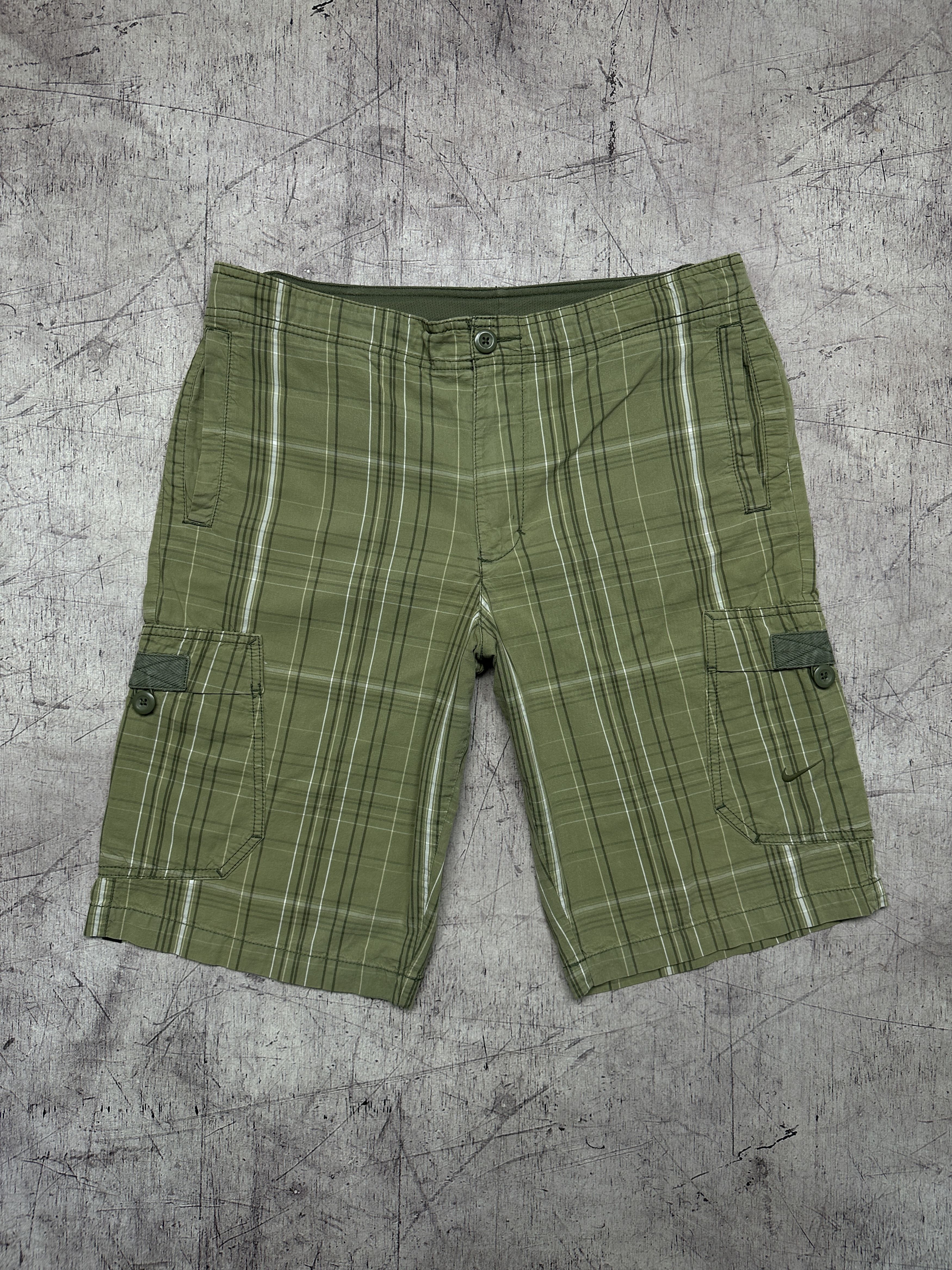 Nike Nike Vintage Mens Cargo Shorts Size US 32 / EU 48 - 1 Thumbnail