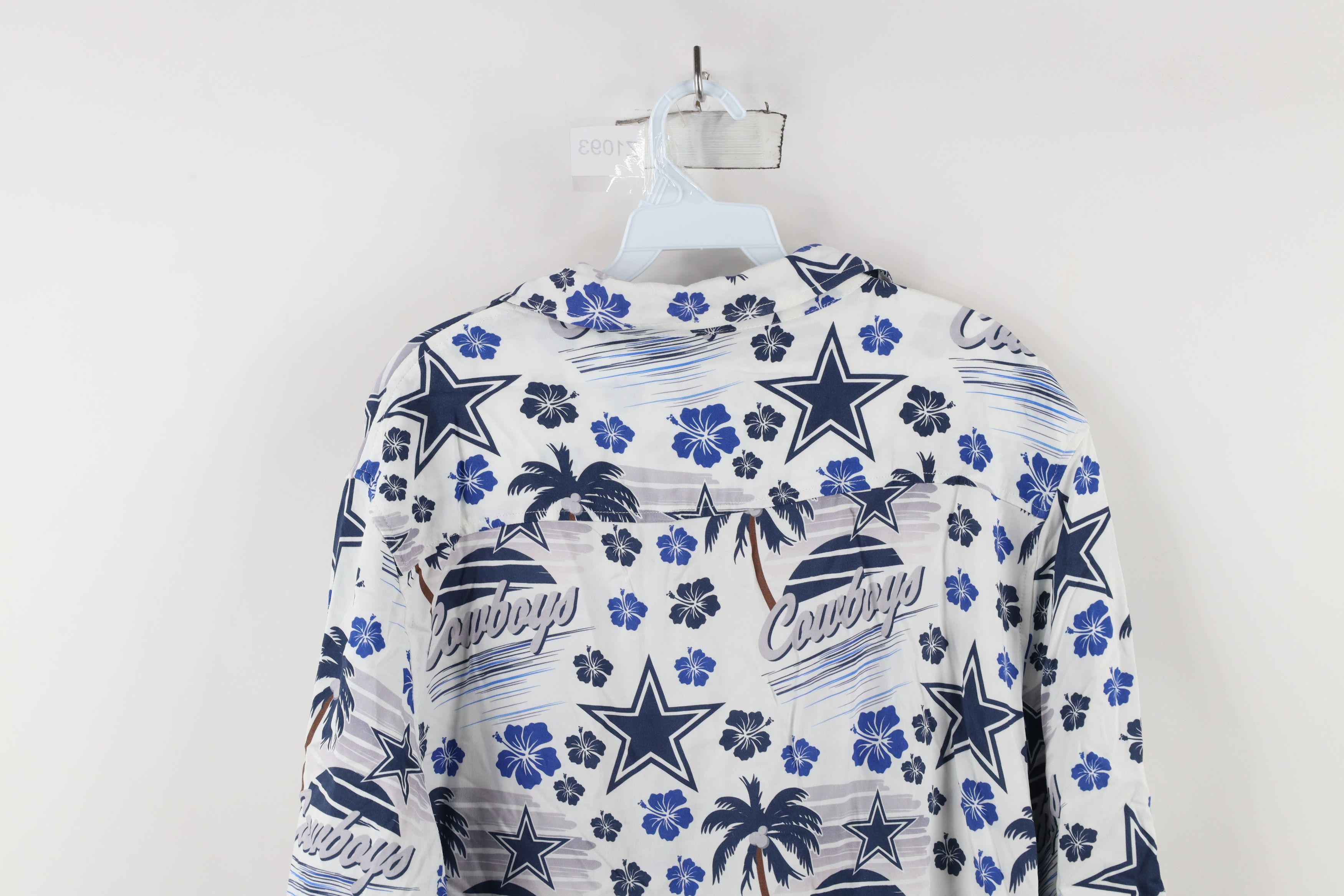 Vintage Vintage NFL All Over Print Cowboys Hawaiian Button Shirt Size US XL / EU 56 / 4 - 9 Thumbnail