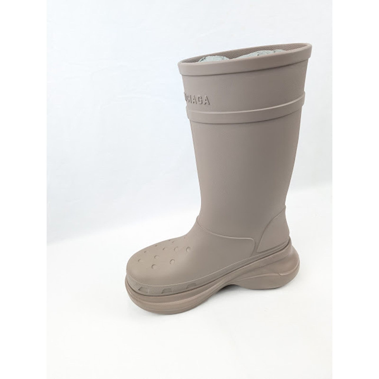 Balenciaga o1rshd1 Crocs Rubber Boots in Beige Size US 10 / EU 43 - 9 Thumbnail