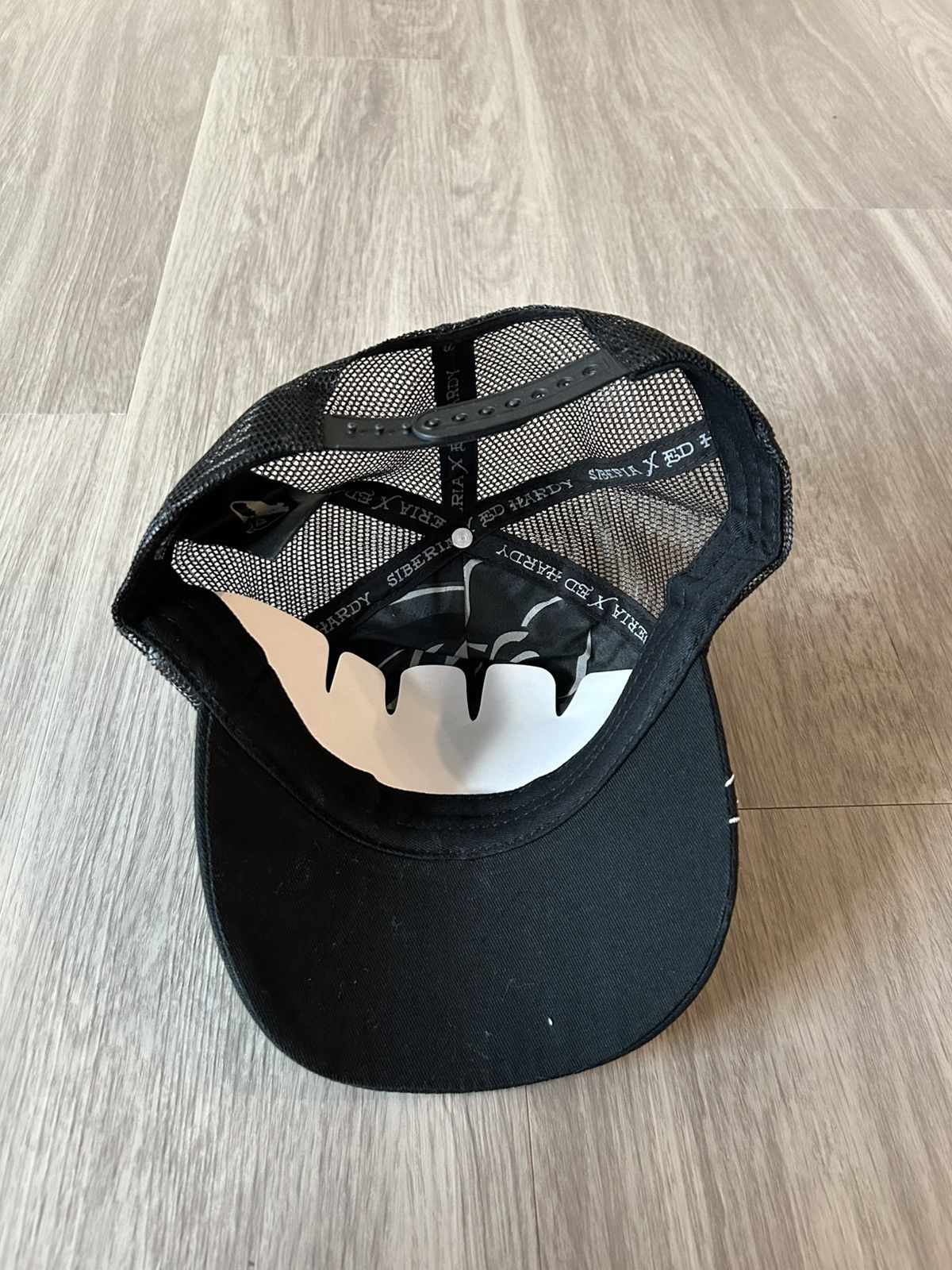 Ed Hardy × Siberia Hills Ed Hardy X Siberia Hills Punks Not Dead Trucker Hat Size ONE SIZE - 7 Thumbnail
