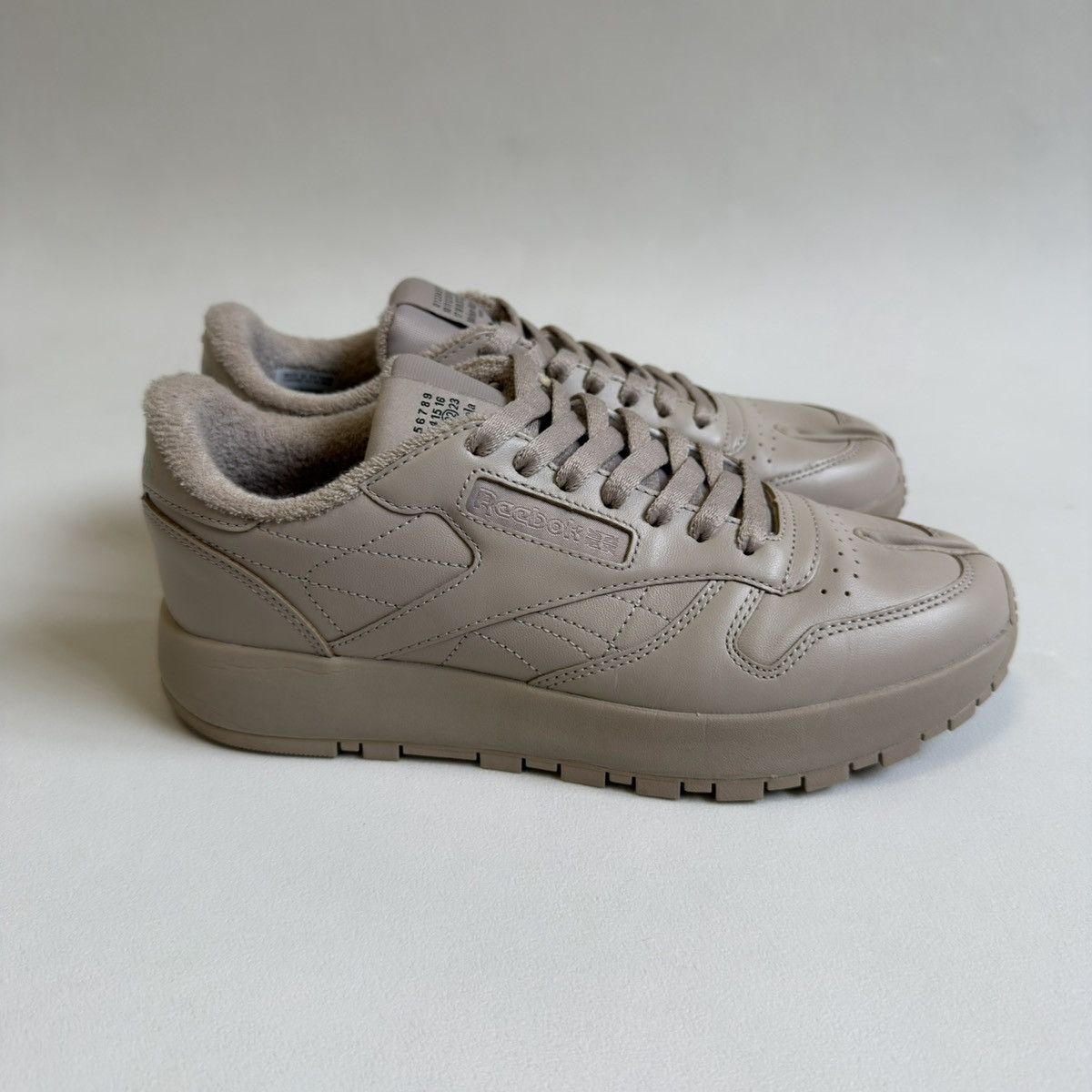 Maison Margiela × Reebok Beige Leather ‘Project 0 CL’ Tabi Sneakers Size US 9 / IT 39 - 4 Thumbnail