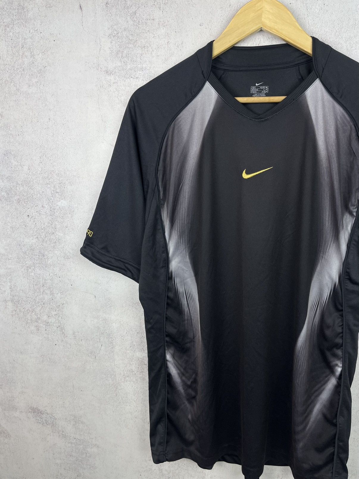 Nike Vintage Nike Total 90 Center Logo T-Shirt Retro Y2K Hype Size US L / EU 52-54 / 3 - 2 Thumbnail