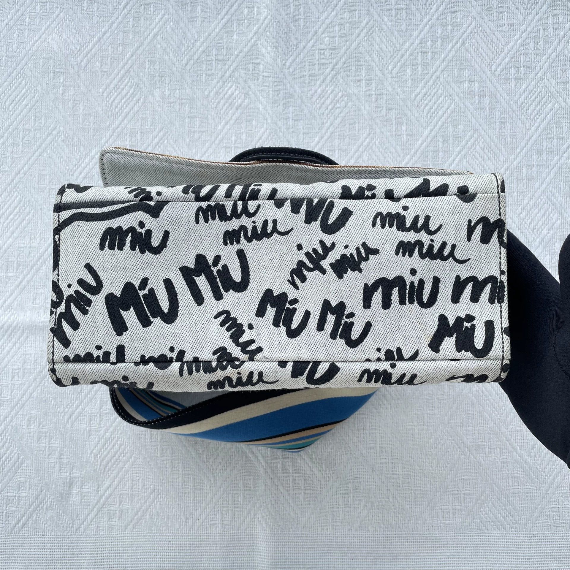 Miu Miu MIU MIU Artist Graffiti Canvas Tote 98 New 28x21x12 Size ONE SIZE - 3 Thumbnail