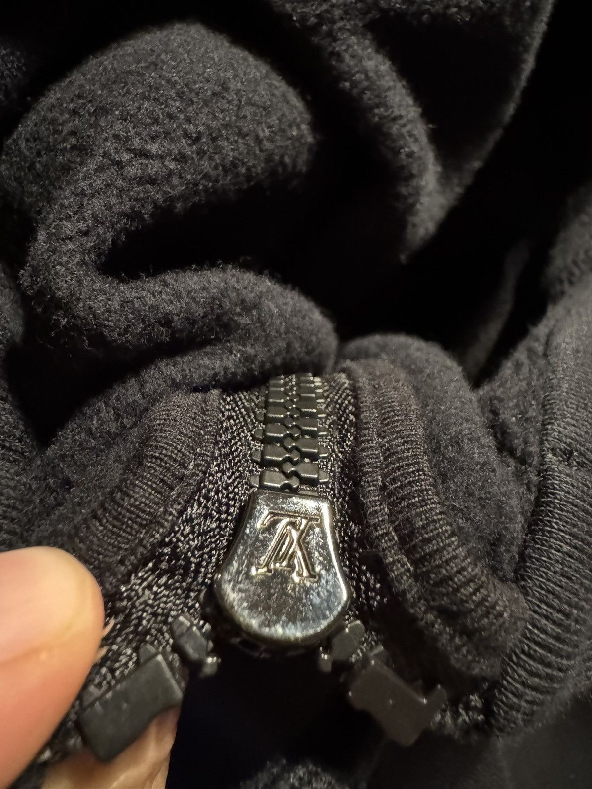 Louis Vuitton Louis Vuitton hoodie study all photos for tape measurements Size US M / EU 48-50 / 2 - 14 Thumbnail