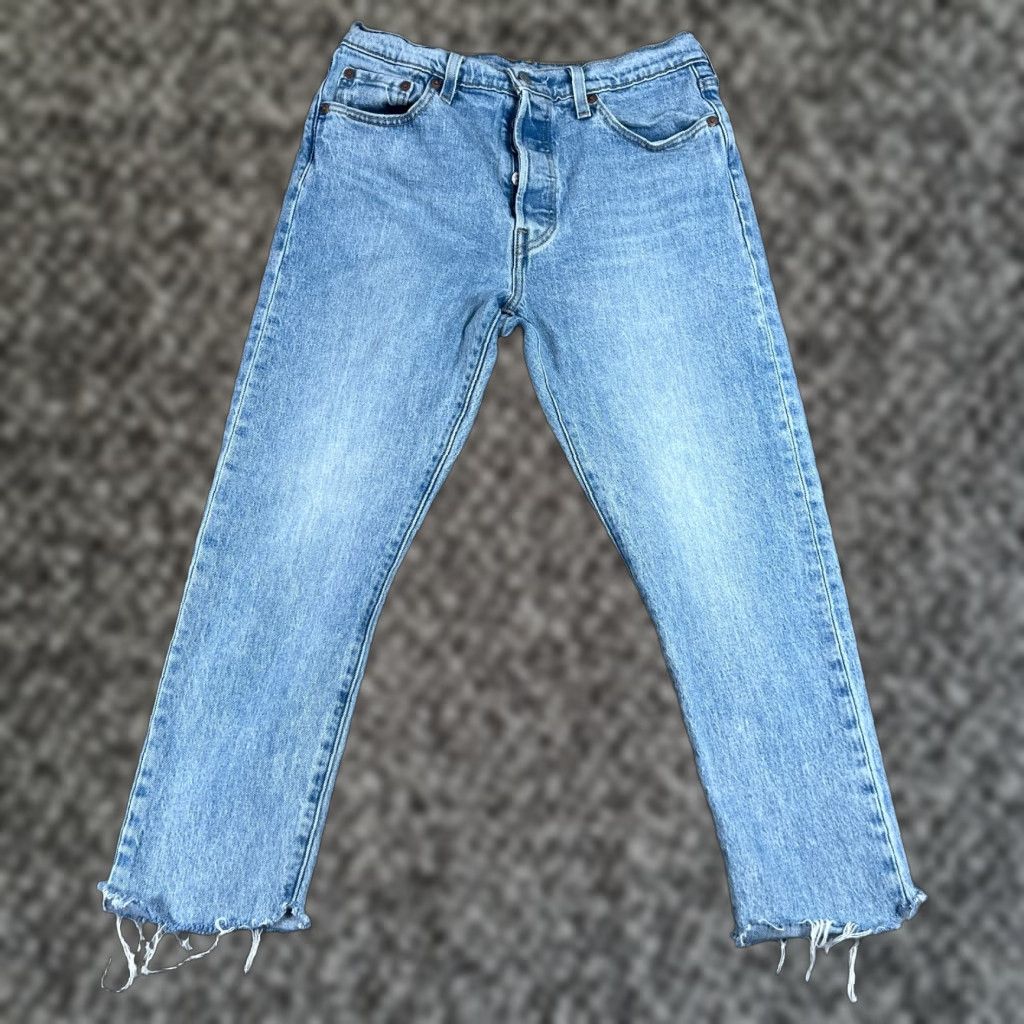 Levi's VINTAGE Levi's 501 Jeans Skinny 29 Womens Premium Denim Button Fly Frayed Cuff Blue 90s Womens Jeggings? Size 29" - 1 Thumbnail
