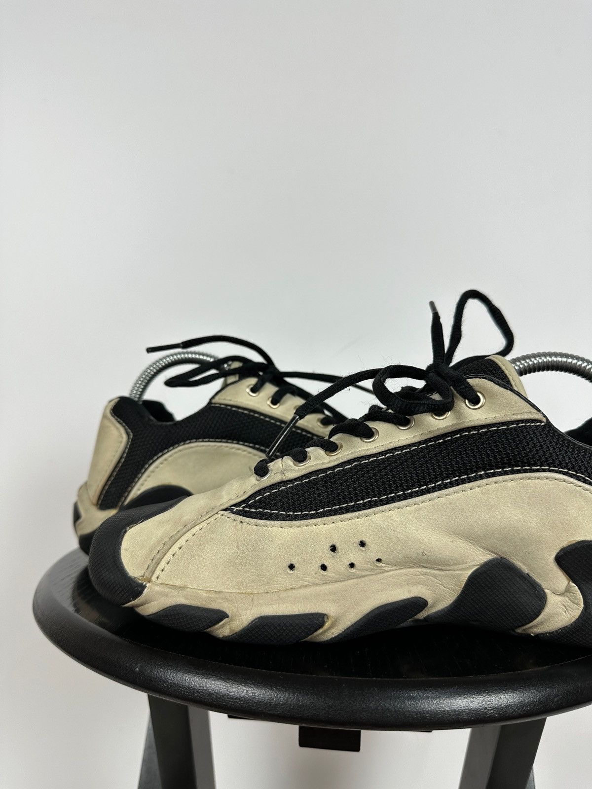 Oakley 00s Vintage Oakley Beige/Black Leather Low Top Sneakers Size US 6.5 / EU 39-40 - 20 Thumbnail