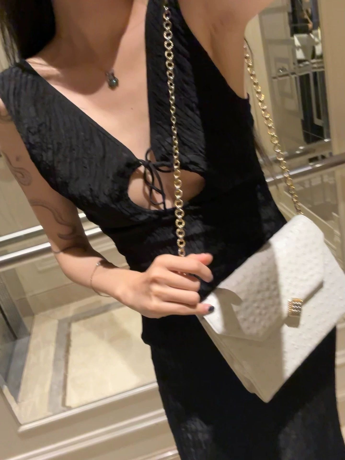 Other Morabito Vtg Ostrich Leather Carved Chain Wmn's Bag Size ONE SIZE - 6 Thumbnail
