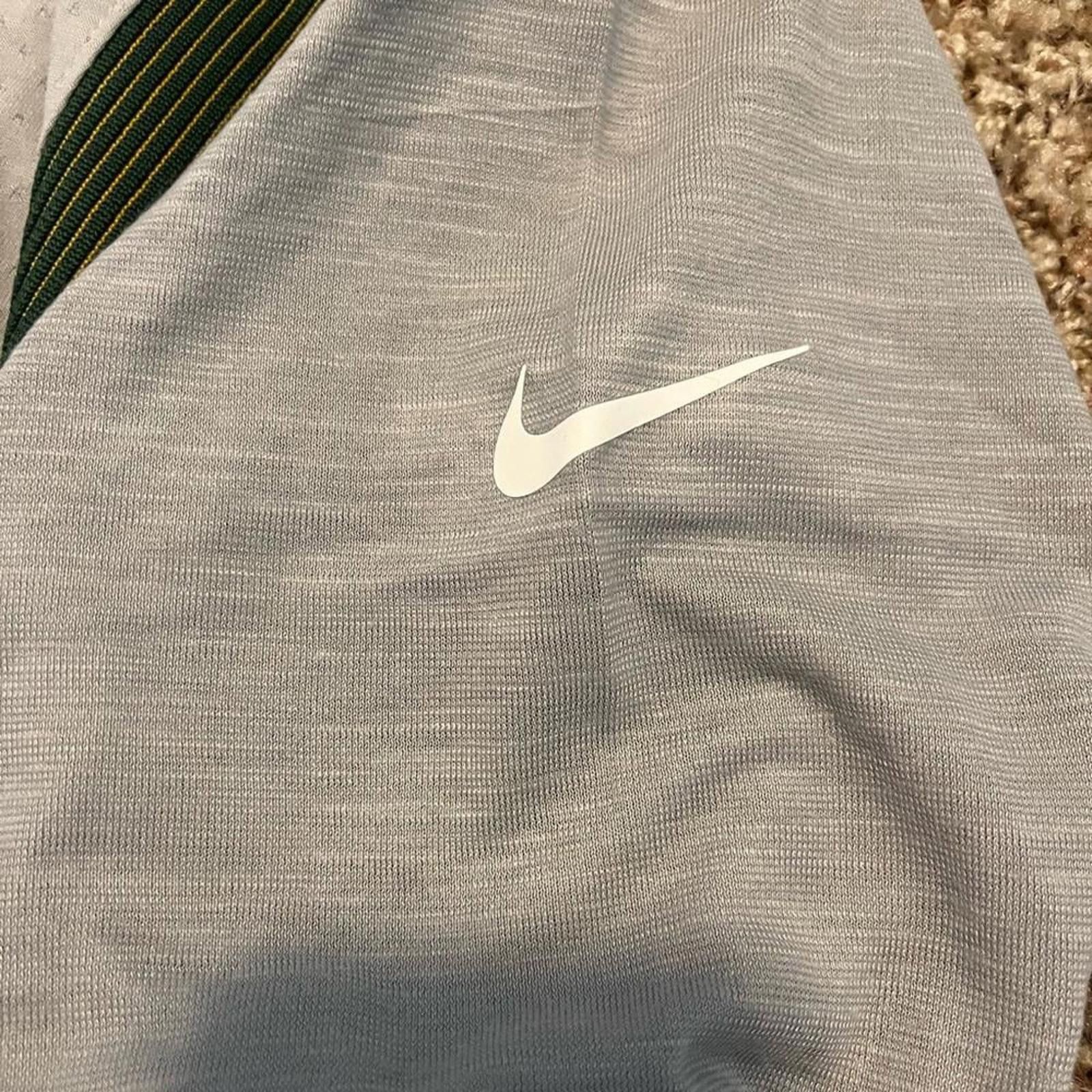 Nike Men Green Bay Packer Nike Gray Sideline Player UV Performance Long Sleeve TShirt Size US XL / EU 56 / 4 - 3 Thumbnail