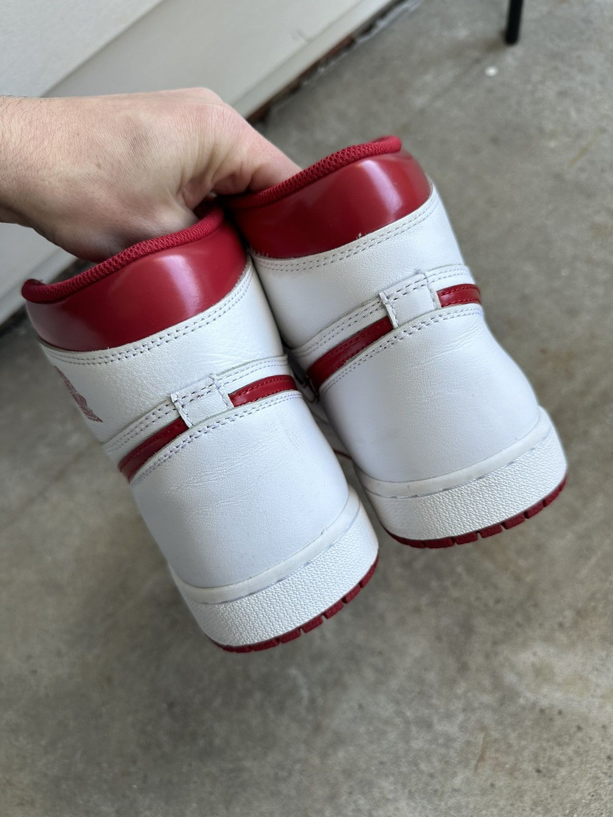 Jordan Brand Nike Air Jordan 1 Retro High OG Metallic Red size 11 Size US 11 / EU 44 - 4 Thumbnail