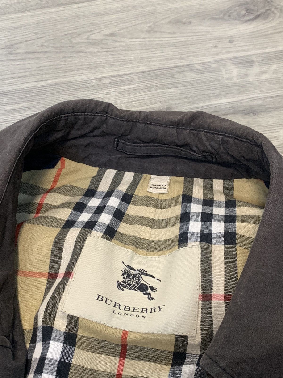 Burberry Burberry London Vintage Trench Coat Plaid Lining Size 50 Size US M / EU 48-50 / 2 - 5 Thumbnail