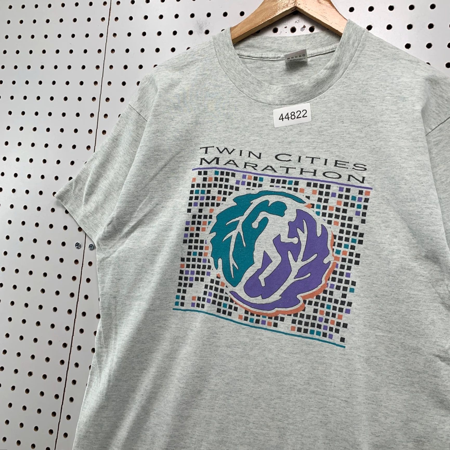 Fruit Of The Loom VINTAGE Twin Cities Marathon Shirt Mens L Gray 90s USA Cotton Fruit of the Loom Shirt 90s Mens Large Gray Vintage 90s Marathon Tshirt Size US L / EU 52-54 / 3 - 3 Thumbnail