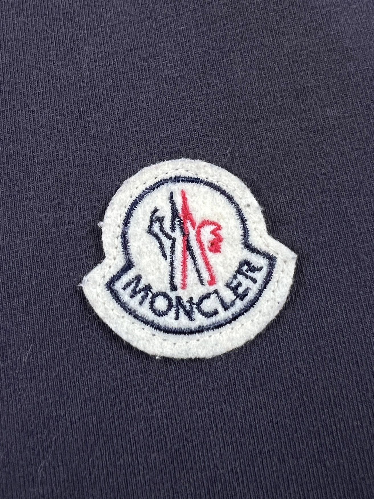 Moncler Moncler Chest Logo Vneck Tshirt Size US S / EU 44-46 / 1 - 6 Thumbnail