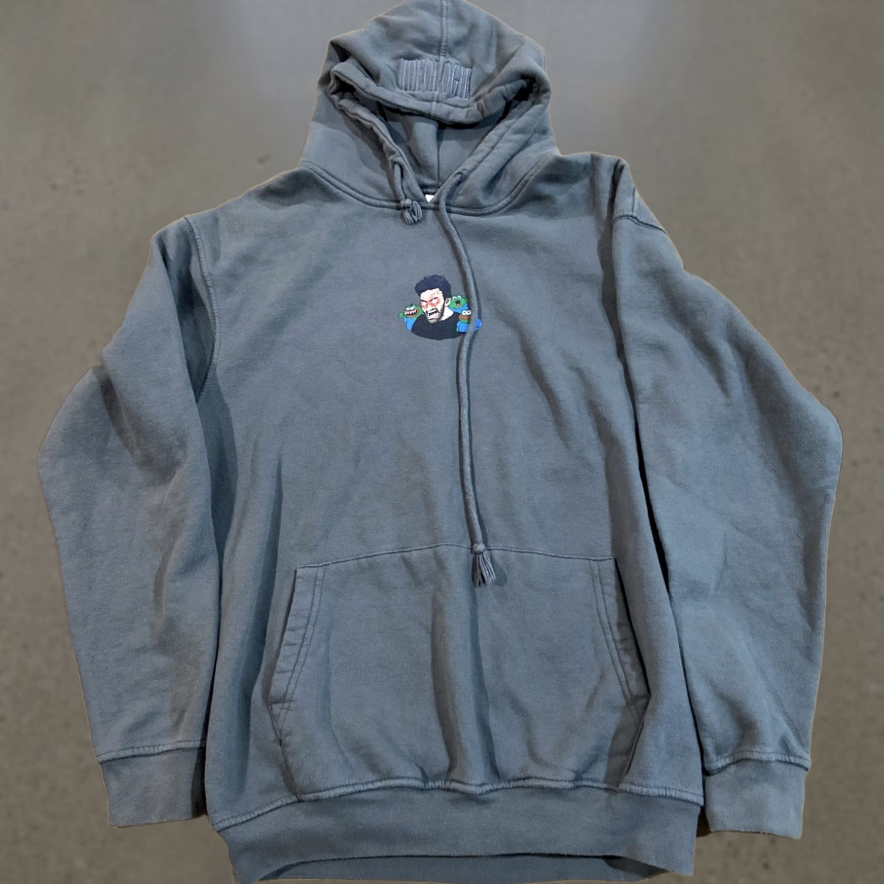 Vintage Hasan Piker Ideologie Peepo Hoodie Sweatshirt Bayside Gray M USA Graphic Print Hooded Pockets Pull Over Men-Logo Embroidered Size US M / EU 48-50 / 2 - 1 Thumbnail