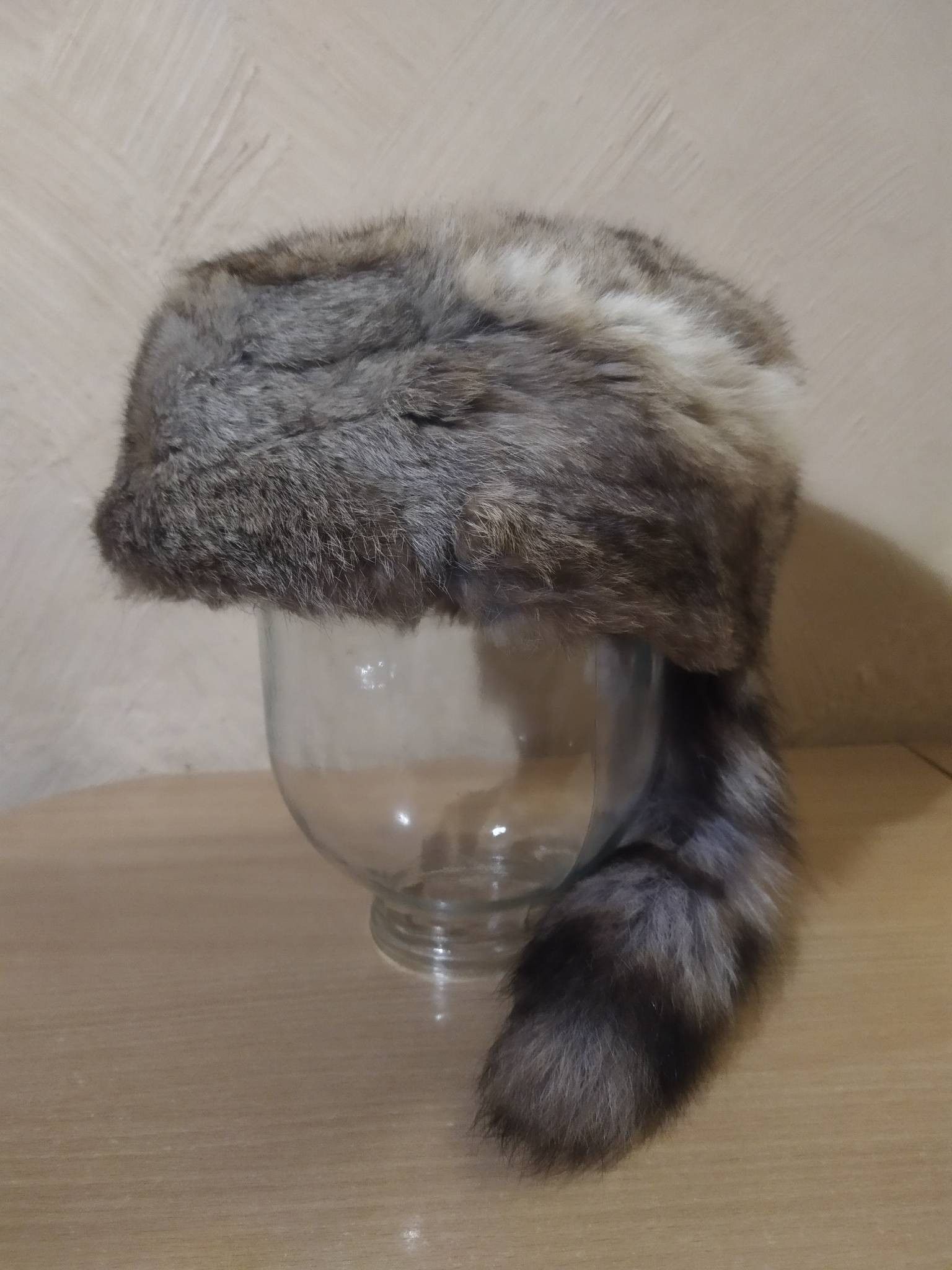 Vintage Fur hat 'Coonskin Cap', Canada. Size ONE SIZE - 1 Thumbnail