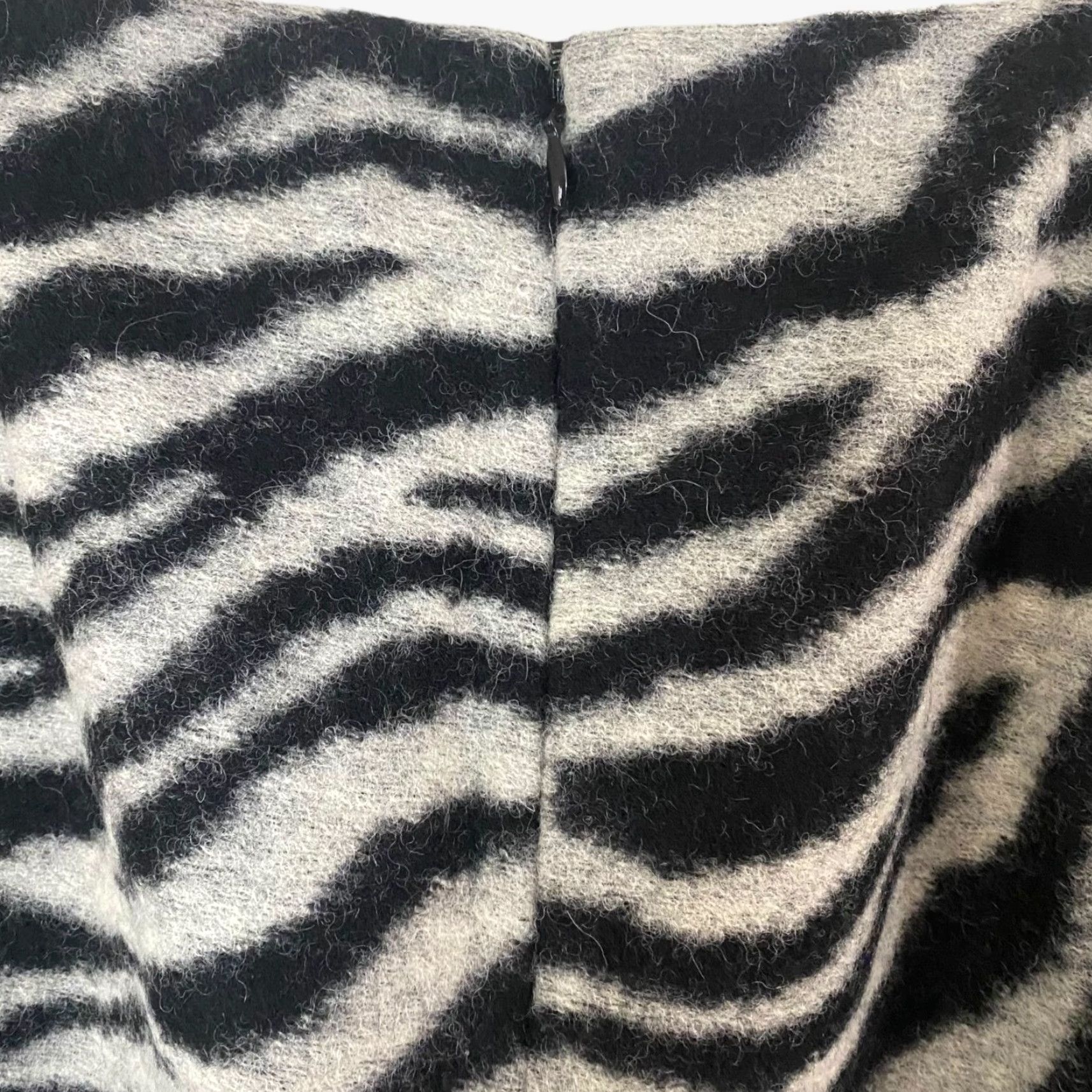 Ann Taylor VINTAGE Ann Taylor Skirt Petite Zebra Print Wool Jacquard Mini 2P Womens Black & White 2P Petite New Size 26" / US 2 / IT 38 - 5 Thumbnail