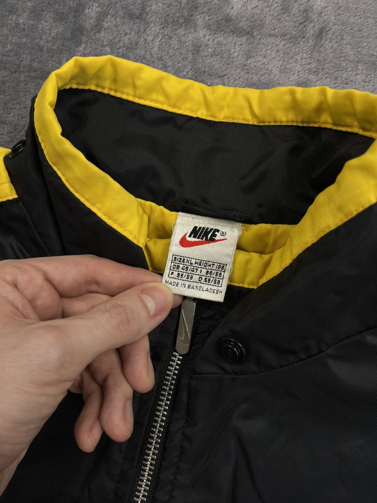 Nike 90s Nike Oversized Big Swoosh Logo Track Jacket Retro Y2k Size US XL / EU 56 / 4 - 4 Thumbnail