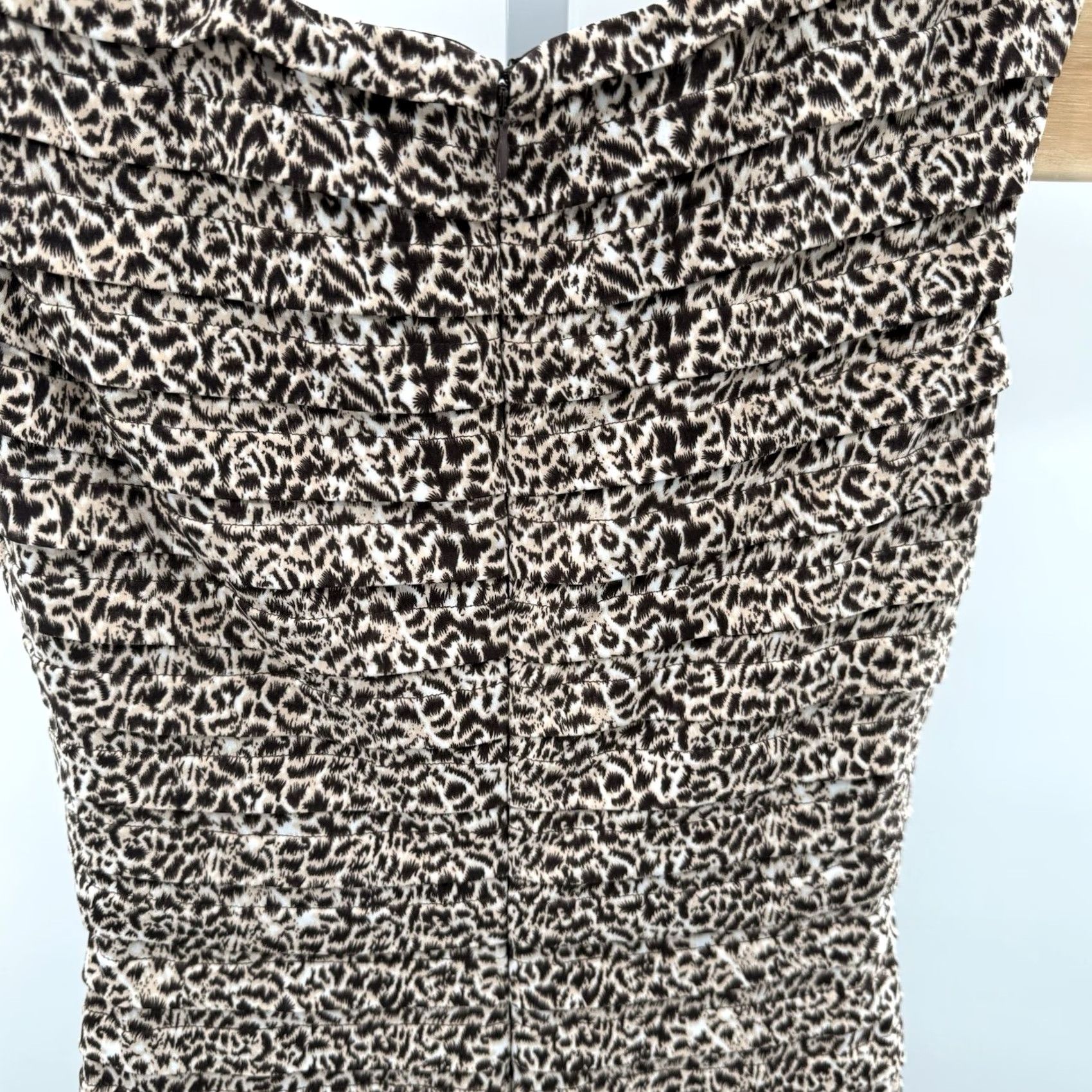 Adrianna Papell Adrianna Papell Sleeveless Leopard Print Pleated Sheath Dress 6 Beige Womens Night/Formal Party/Cocktail Wedding 90s Hipster Bodycon Size M / US 6-8 / IT 42-44 - 5 Thumbnail