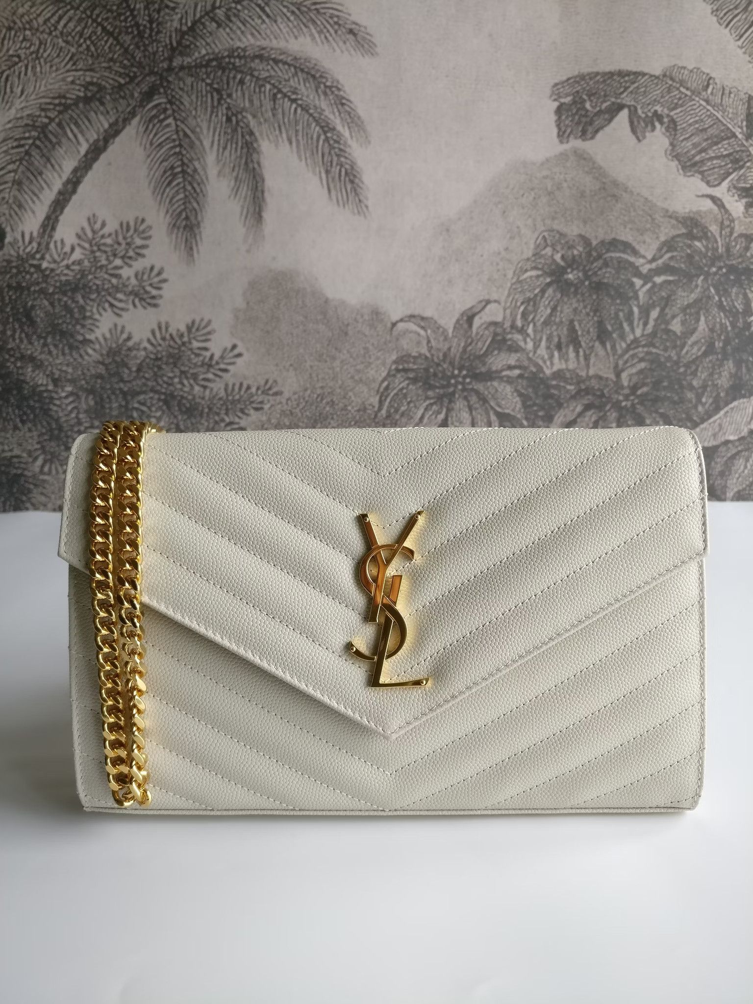 Saint Laurent Paris o1b1hav110824 Size: OS / Cassandre Chain Wallet in White Size ONE SIZE - 5 Thumbnail