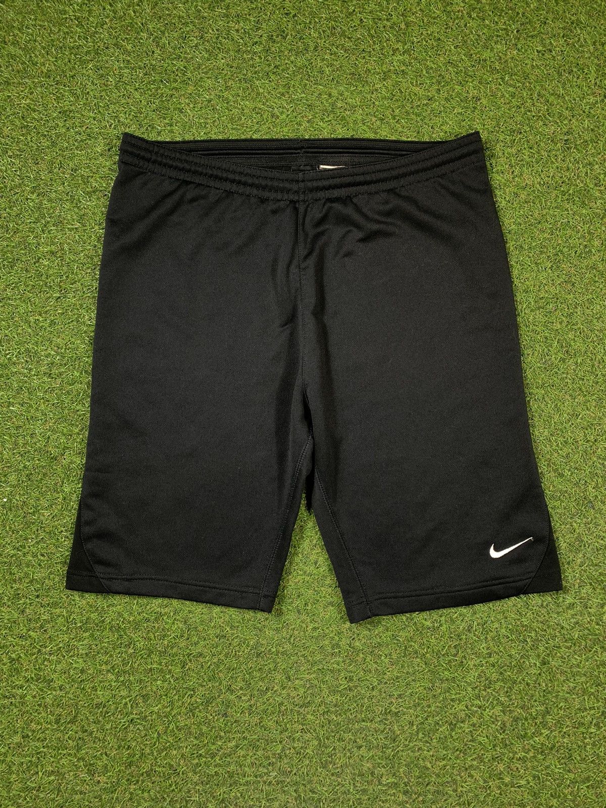 Nike Vintage Nike shorts small swoosh streetwear style size M Size US 32 / EU 48 - 1 Thumbnail