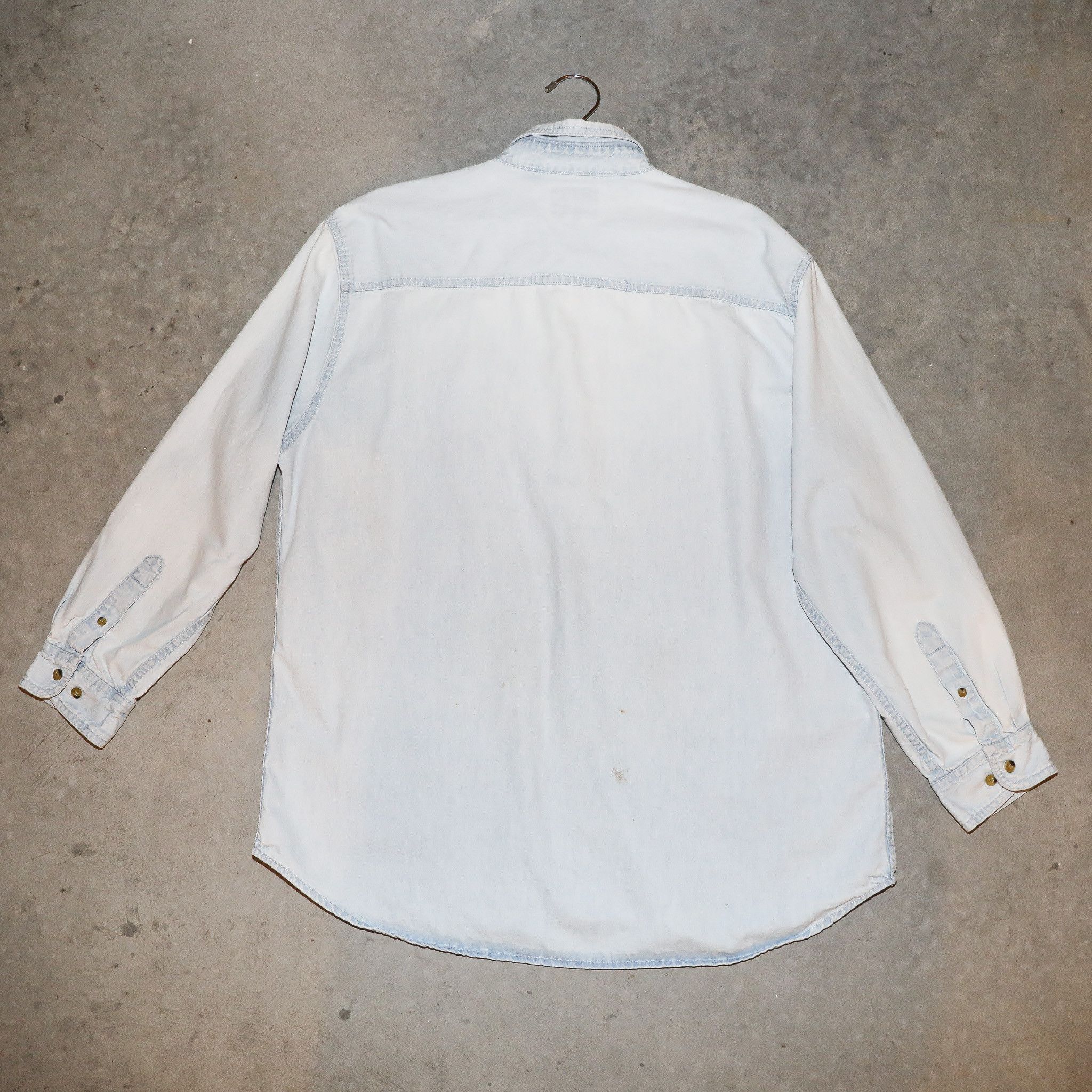 Vintage Vintage 80s Light Wash Denim Button Down Mens Shirt Size L Size US L / EU 52-54 / 3 - 4 Thumbnail