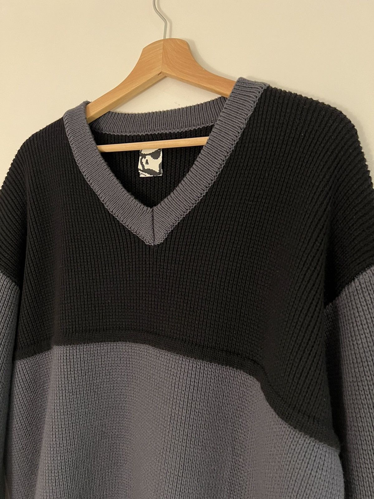 GR10K GR10K two-tone design V-neck jumper Wool Medium Black Grey Size US M / EU 48-50 / 2 - 6 Thumbnail