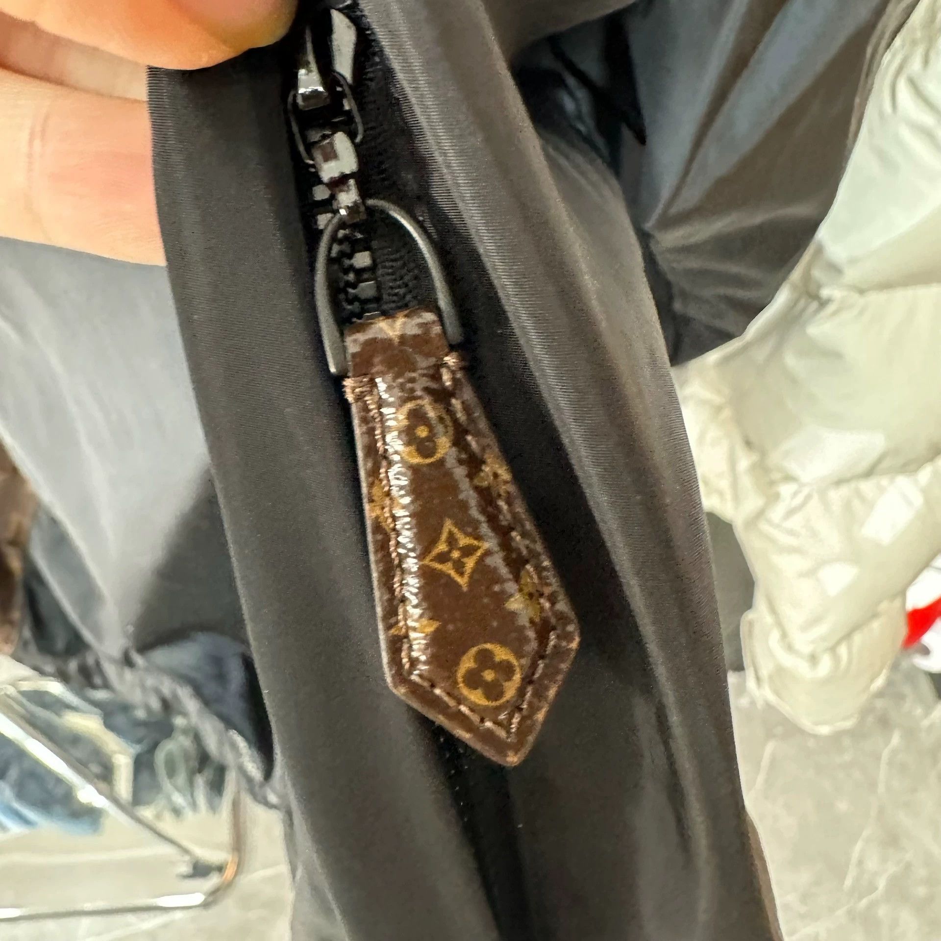 Louis Vuitton LOUIS VUITTON FW24 Logo Striped Zip Collar Women's Black Size M / US 6-8 / IT 42-44 - 7 Thumbnail