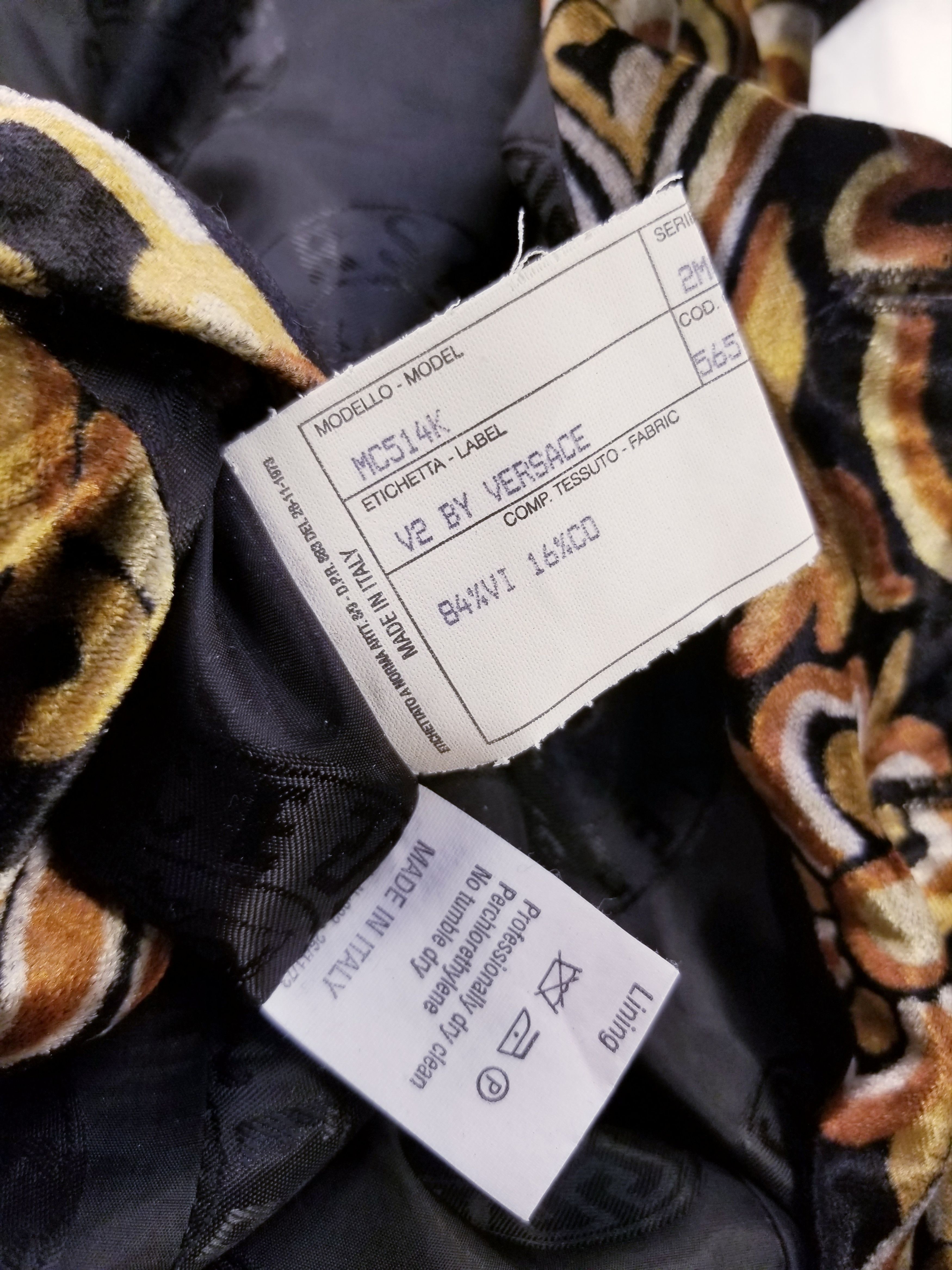 Versace V2 VELVET PAISLEY FLORAL VINTAGE Size US M / EU 48-50 / 2 - 8 Thumbnail