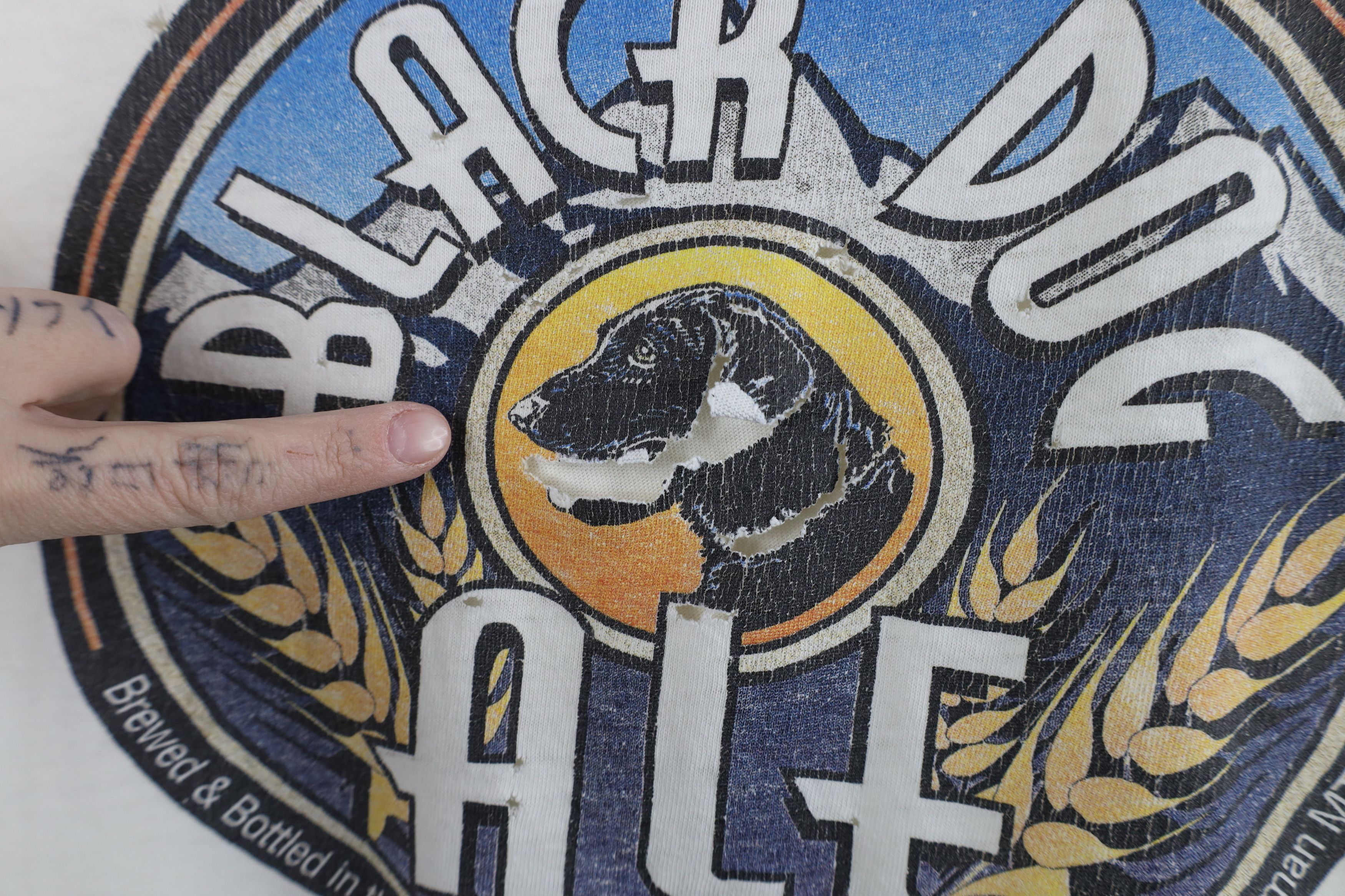 Vintage Vintage 90s Whiners Black Dog Ale Beer Short Sleeve T-Shirt Size US XL / EU 56 / 4 - 11 Thumbnail