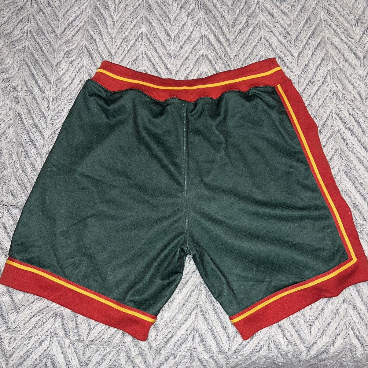 Mitchell & Ness × Vintage NEW AUTHENTIC Mitchell & Ness NBA Shorts Seattle SuperSonics Size US 38 / EU 54 - 2 Thumbnail