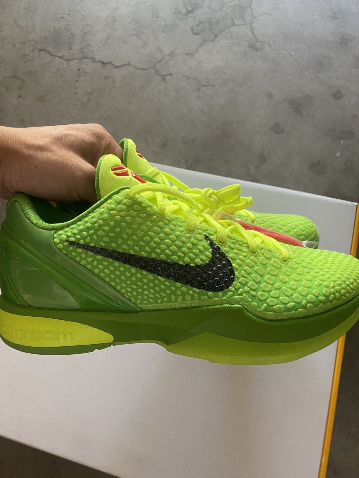 Nike Nike Kobe 6 Grinch Brand New No Box Size US 9.5 / EU 42-43 - 2 Thumbnail