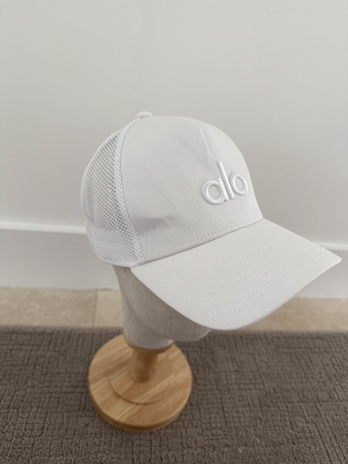 Alo District Trucker Hat - White - Retail $68 Size ONE SIZE - 2 Thumbnail