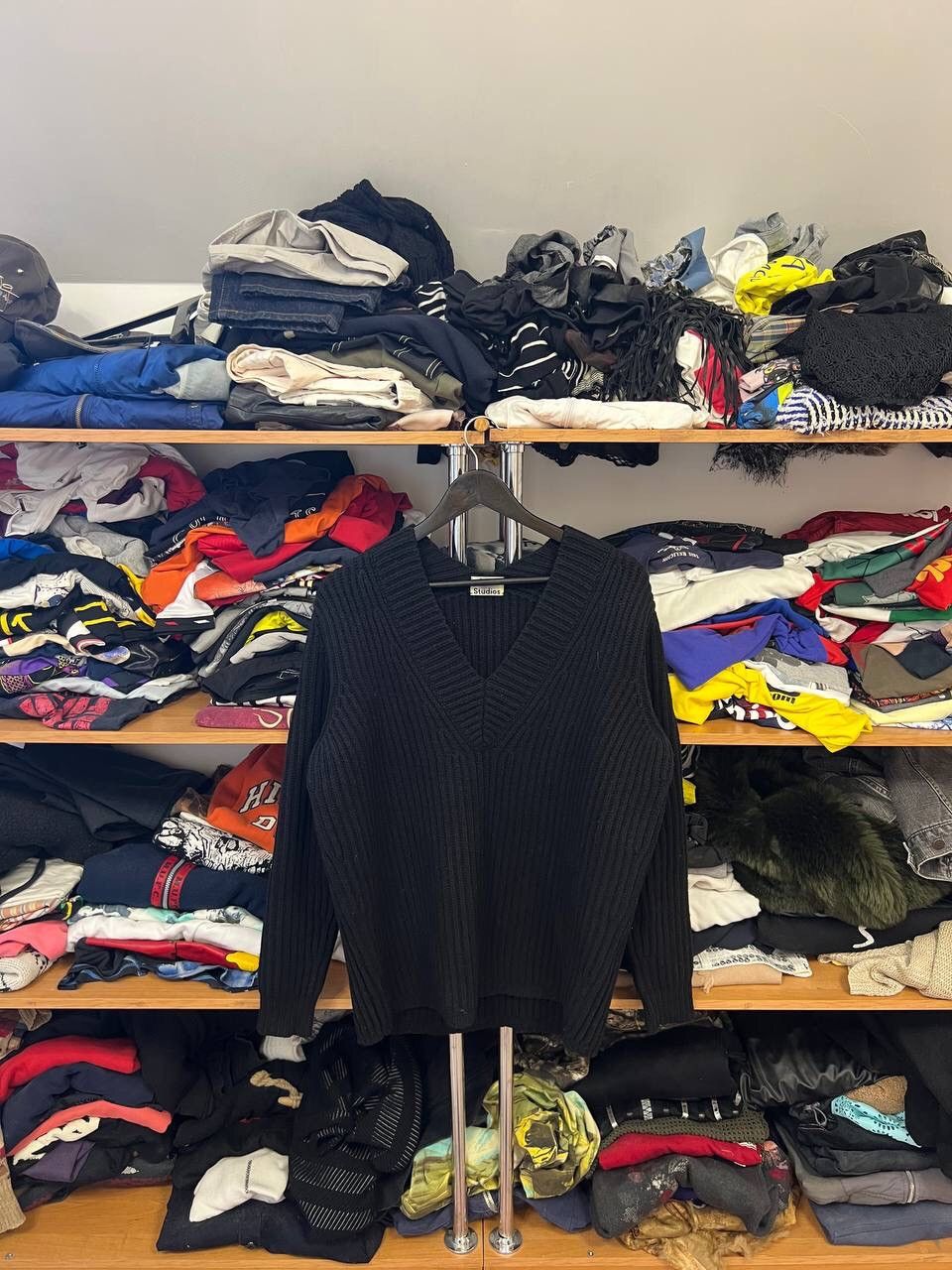 Acne Studios Acne Studios V Neck Vintage Luxury Sweater Size XS Size XS / US 0-2 / IT 36-38 - 1 Thumbnail