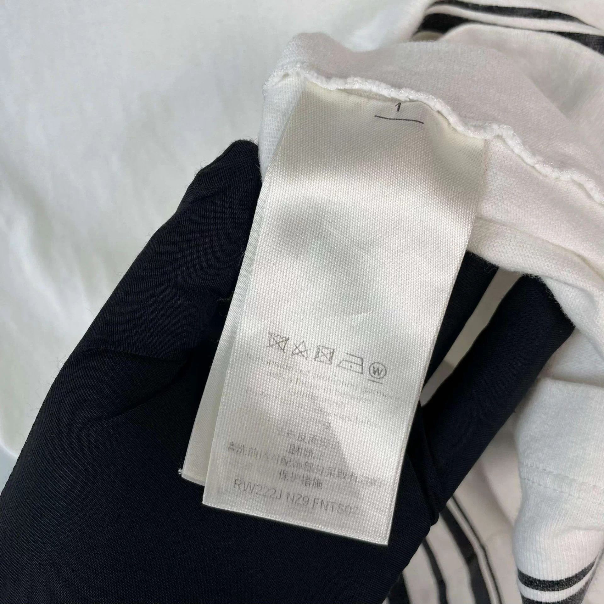 Louis Vuitton LV White Short Sleeve S Size S / US 4 / IT 40 - 7 Thumbnail