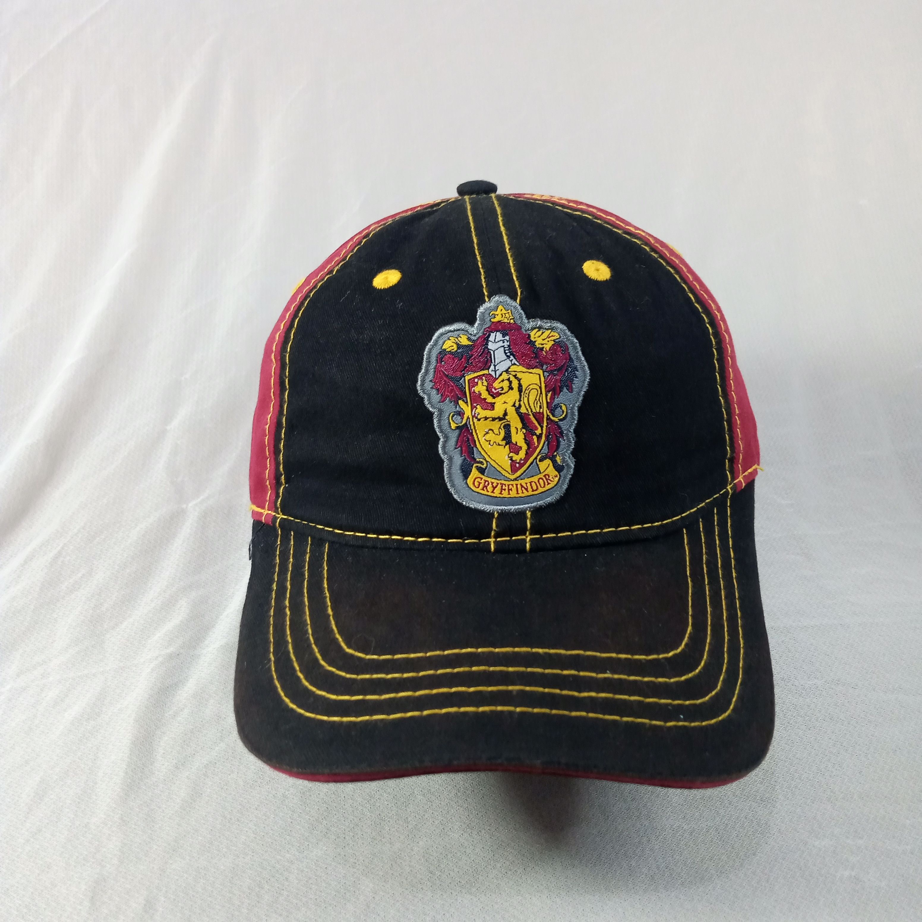 Universal Studios Harry Potter Gryffindor x Universal Studios Official Merch. Size ONE SIZE - 1 Thumbnail