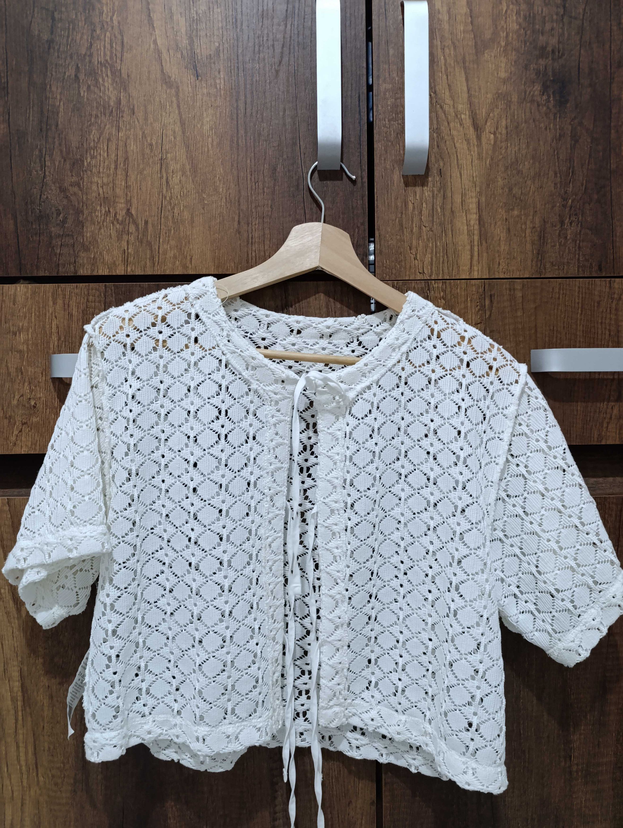 Other 3/4 Sleeve White Top with Tiny Holes and Front Straps Size M / US 6-8 / IT 42-44 - 1 Thumbnail