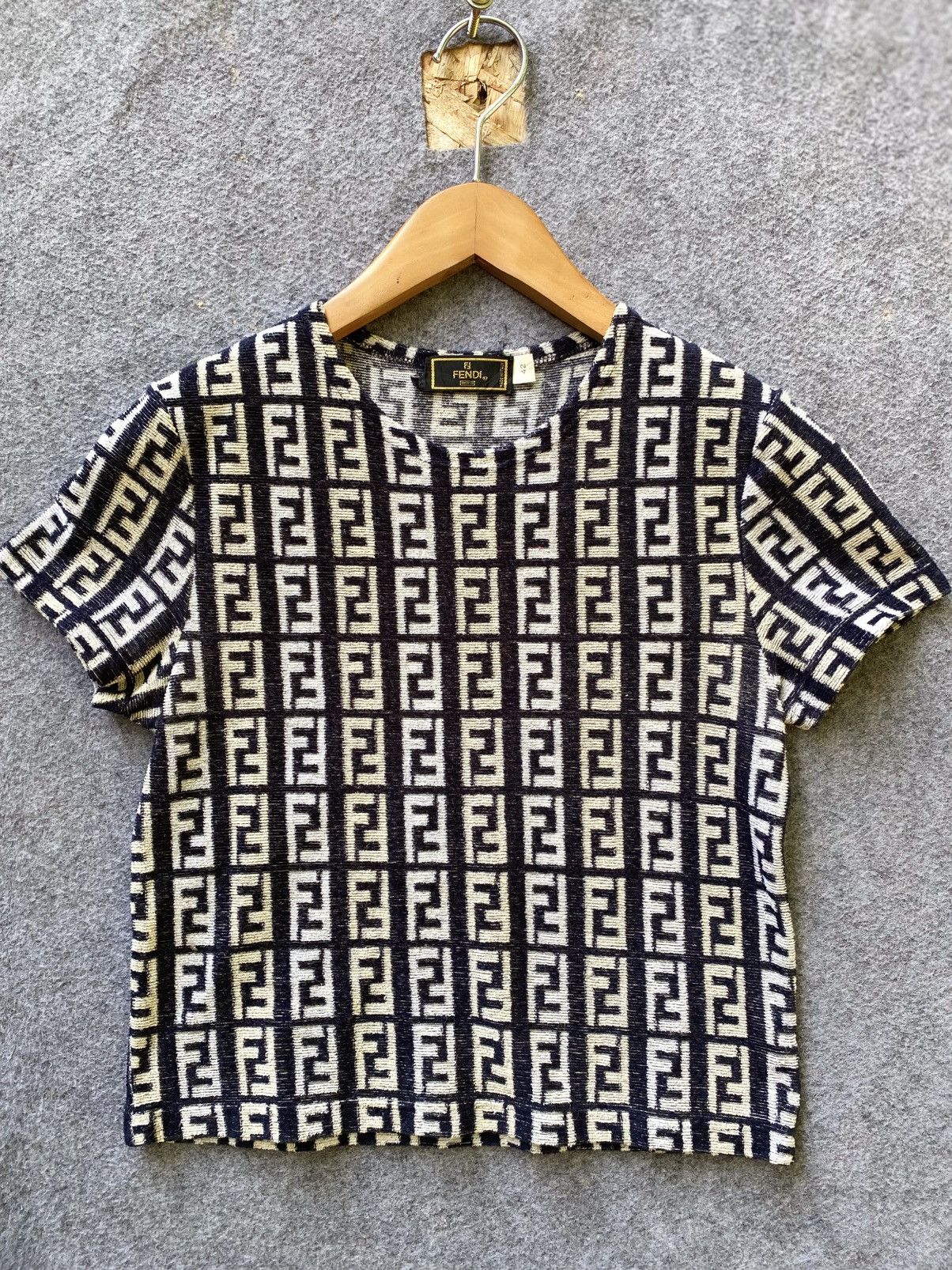 Fendi Fendi monogram crop top Size M / US 6-8 / IT 42-44 - 2 Thumbnail